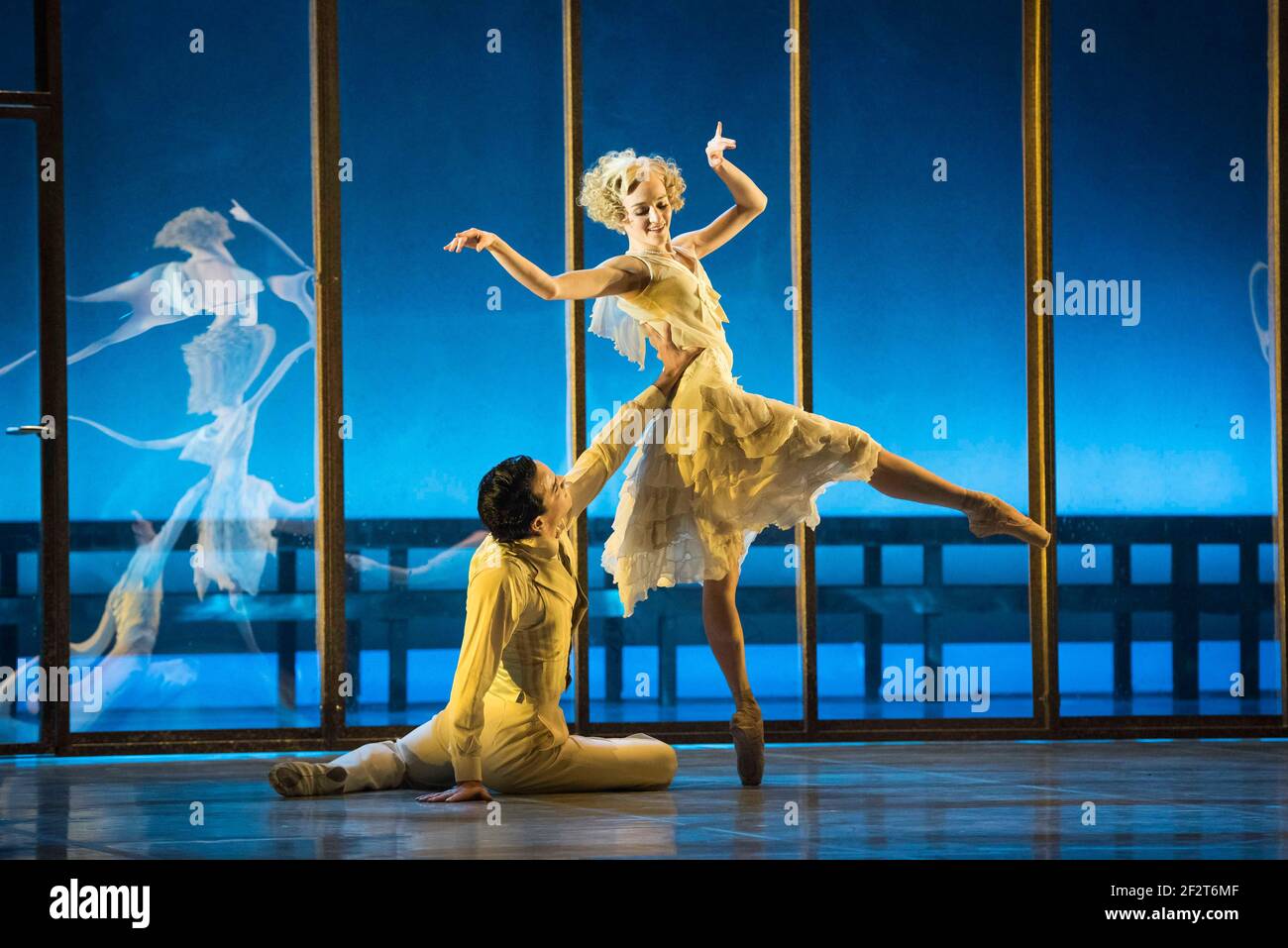 Dreda Blow, danseuses du Ballet du Nord, et Javier Torres, répètent le Super Gatsby au Sadler's Wells- Londres Banque D'Images
