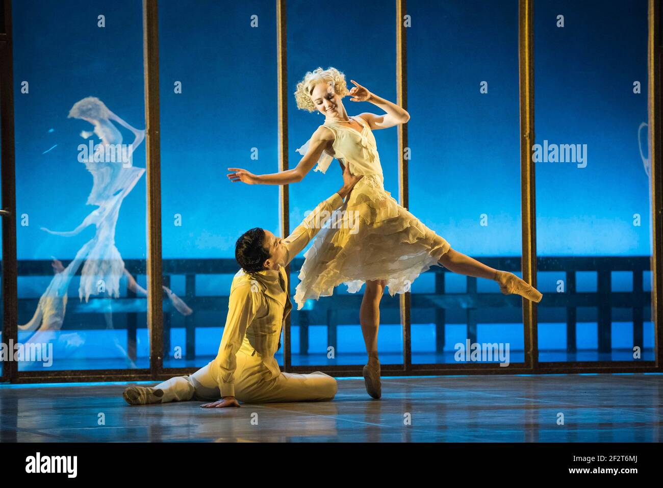 Dreda Blow, danseuses du Ballet du Nord, et Javier Torres, répètent le Super Gatsby au Sadler's Wells- Londres Banque D'Images