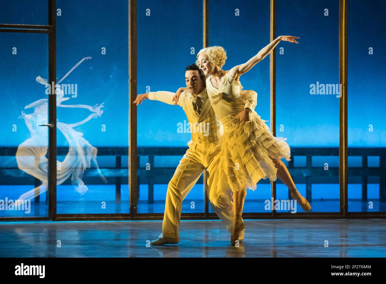 Dreda Blow, danseuses du Ballet du Nord, et Javier Torres, répètent le Super Gatsby au Sadler's Wells- Londres Banque D'Images