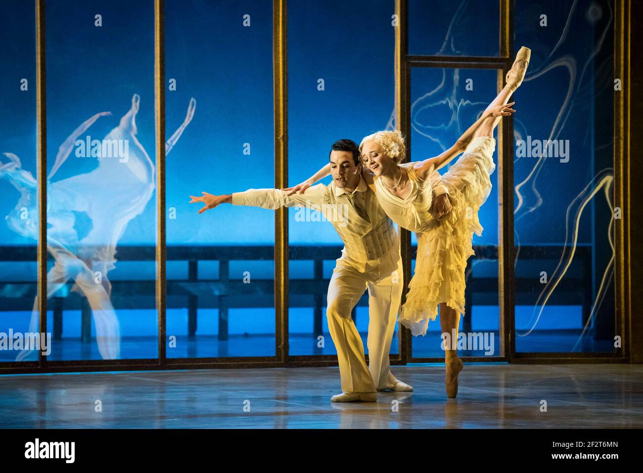 Dreda Blow, danseuses du Ballet du Nord, et Javier Torres, répètent le Super Gatsby au Sadler's Wells- Londres Banque D'Images