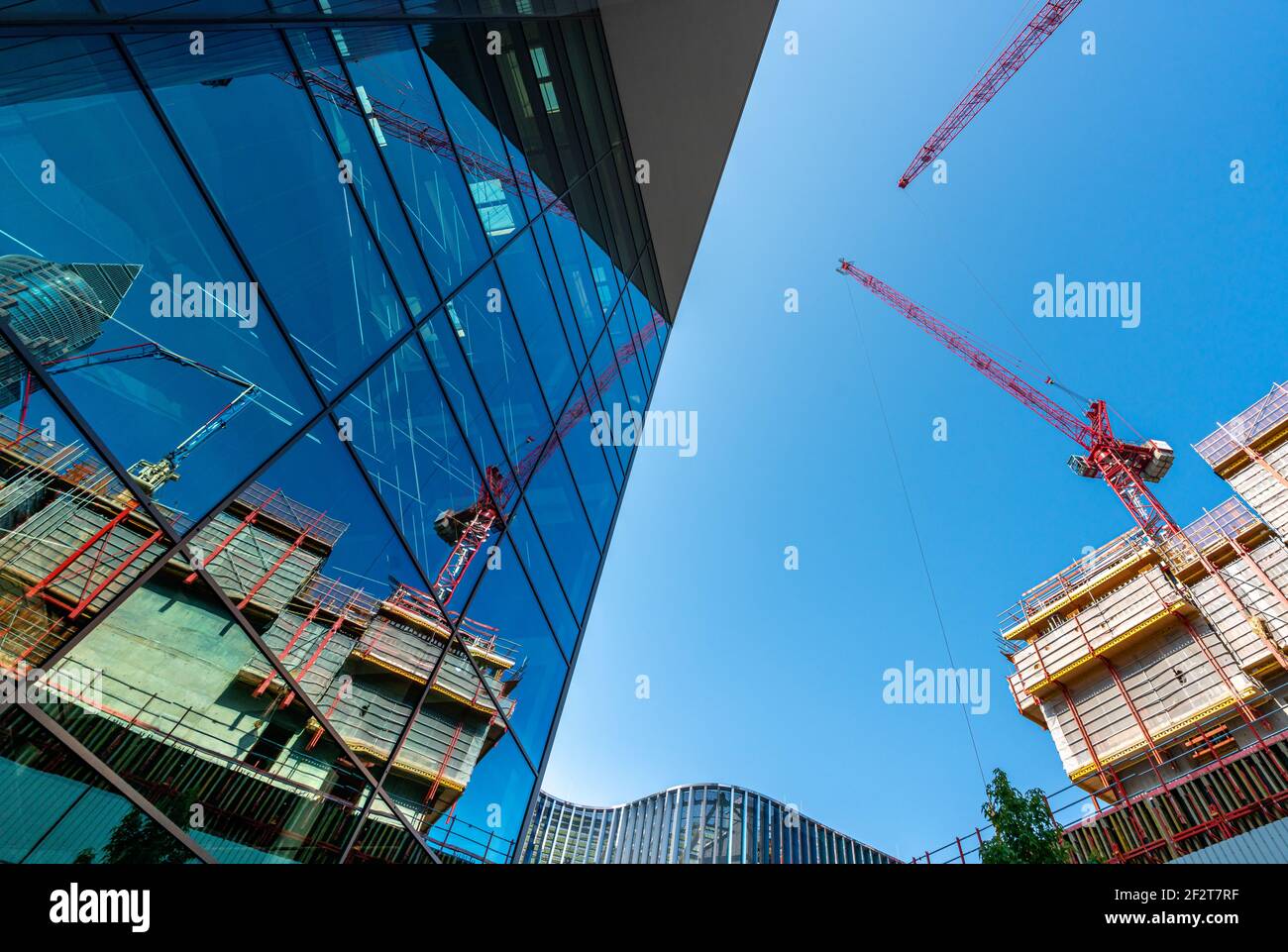 Gratte-ciels et centres commerciaux dans l'europaviertel nouvellement construit à francfort-sur-le-main, en allemagne Banque D'Images