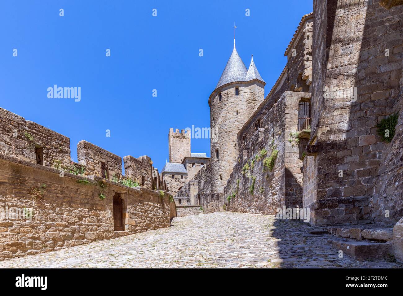 Tours d'observation et murs fortifiés du château médiéval de Carcassonne ville Banque D'Images