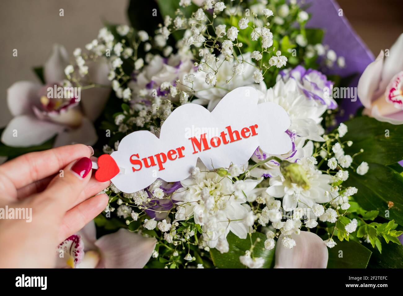 Carte De Vœux De Fete Des Meres Faite A La Main Avec Magnifique Bouquet Colore Fete Des Meres Concept Declaration D Amour En Anglais Sur Une Carte Entouree Par Photo Stock Alamy