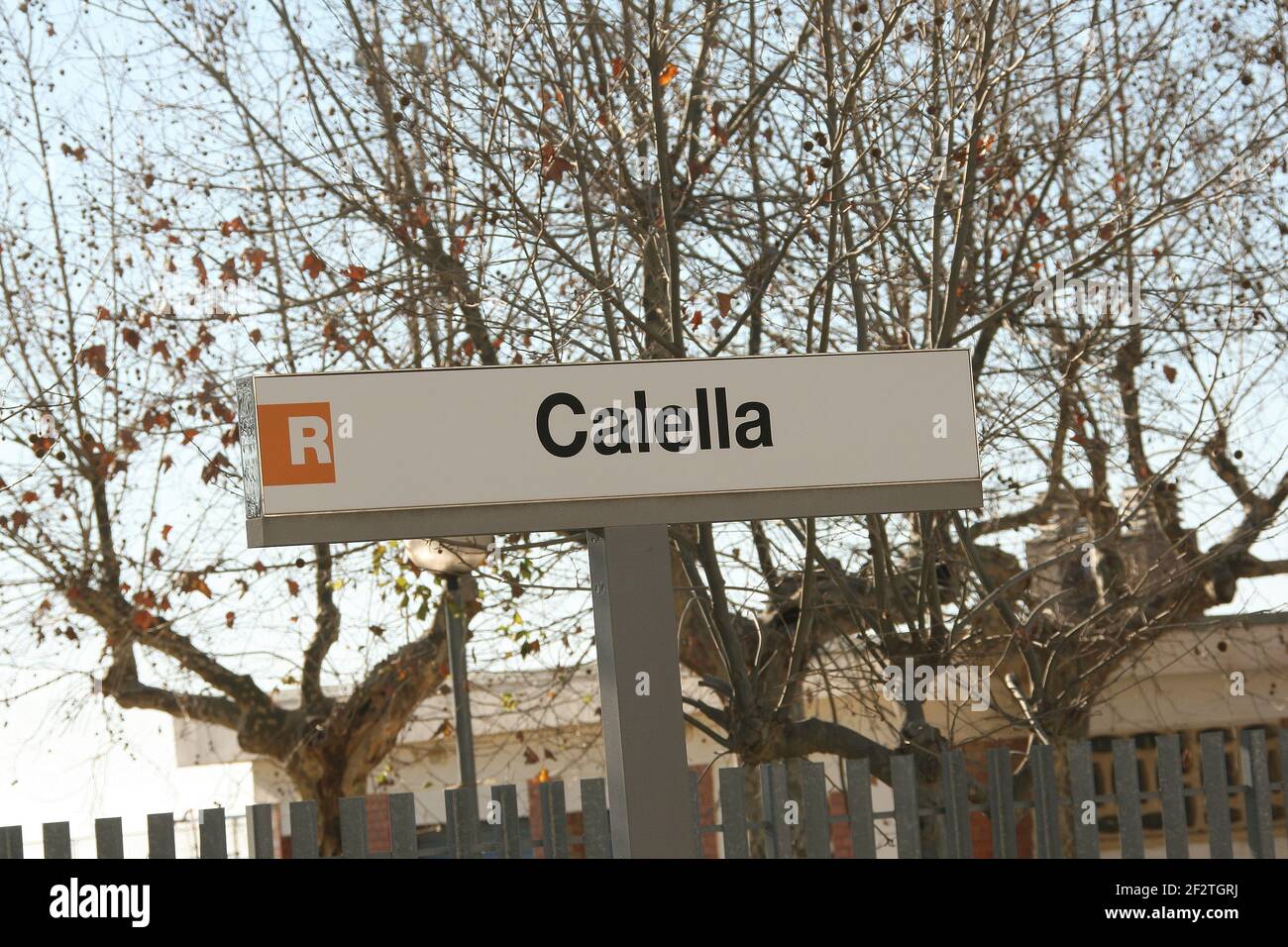 Gare dans la ville balnéaire de Calella on La Costa Brava près de Barcelone en Catalogne Espagne UE 2019 Banque D'Images