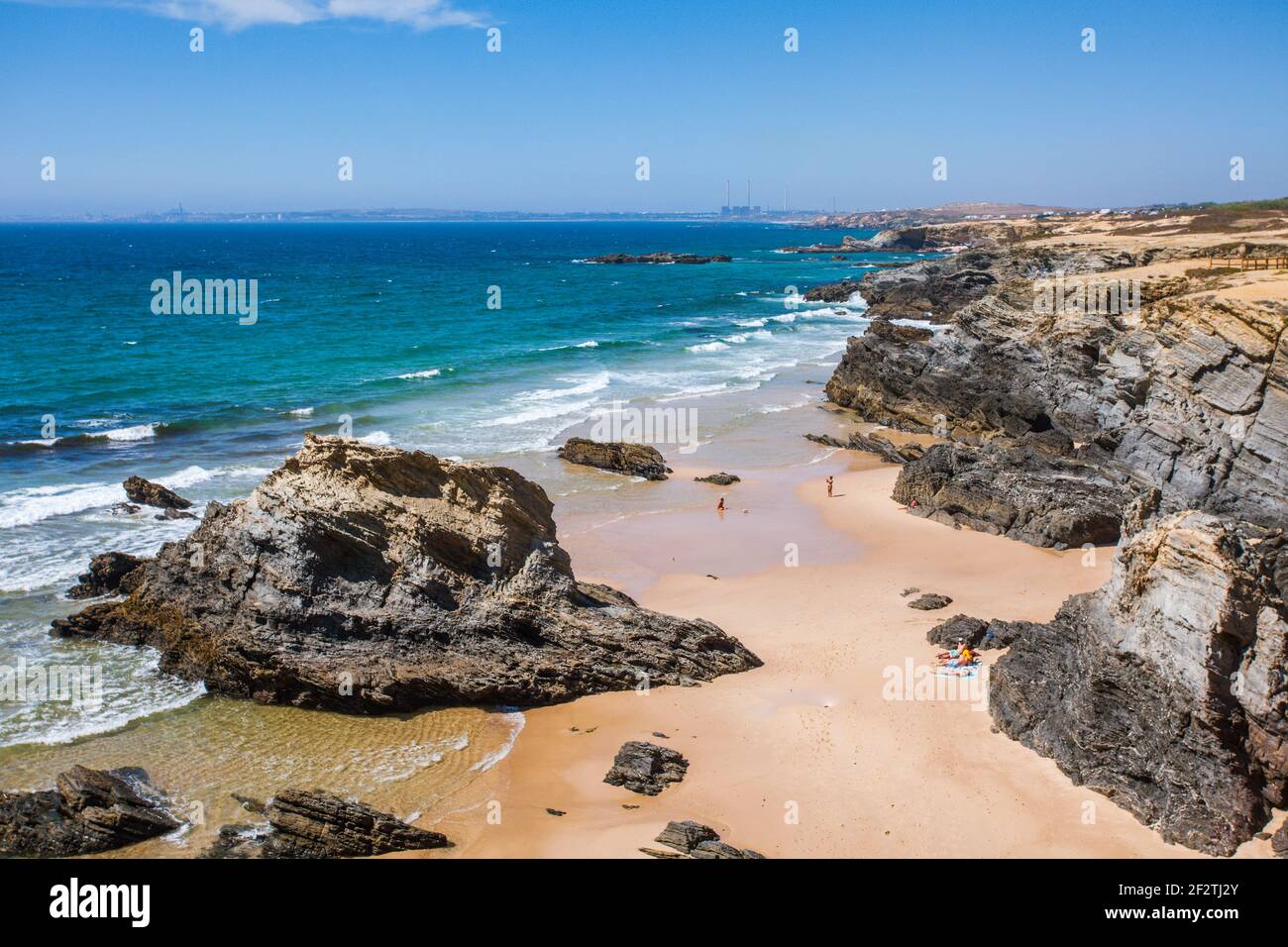 La plage sauvage de Porto Covo sur la côte atlantique, Alentejo - Portugal. Banque D'Images