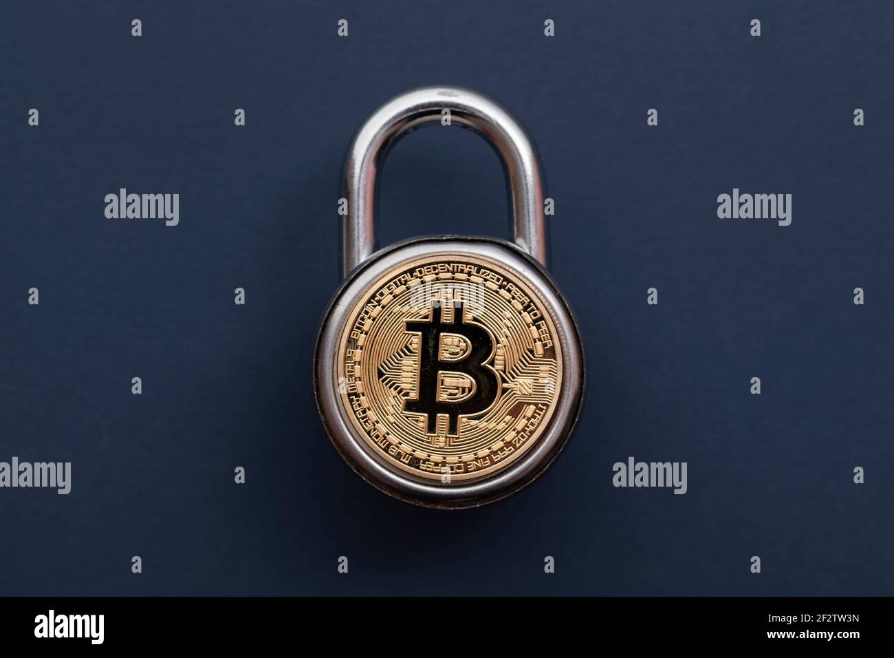 Cadenas Bitcoin. Concept de sécurité et de sûreté de l'investissement en crypto-monnaie Banque D'Images