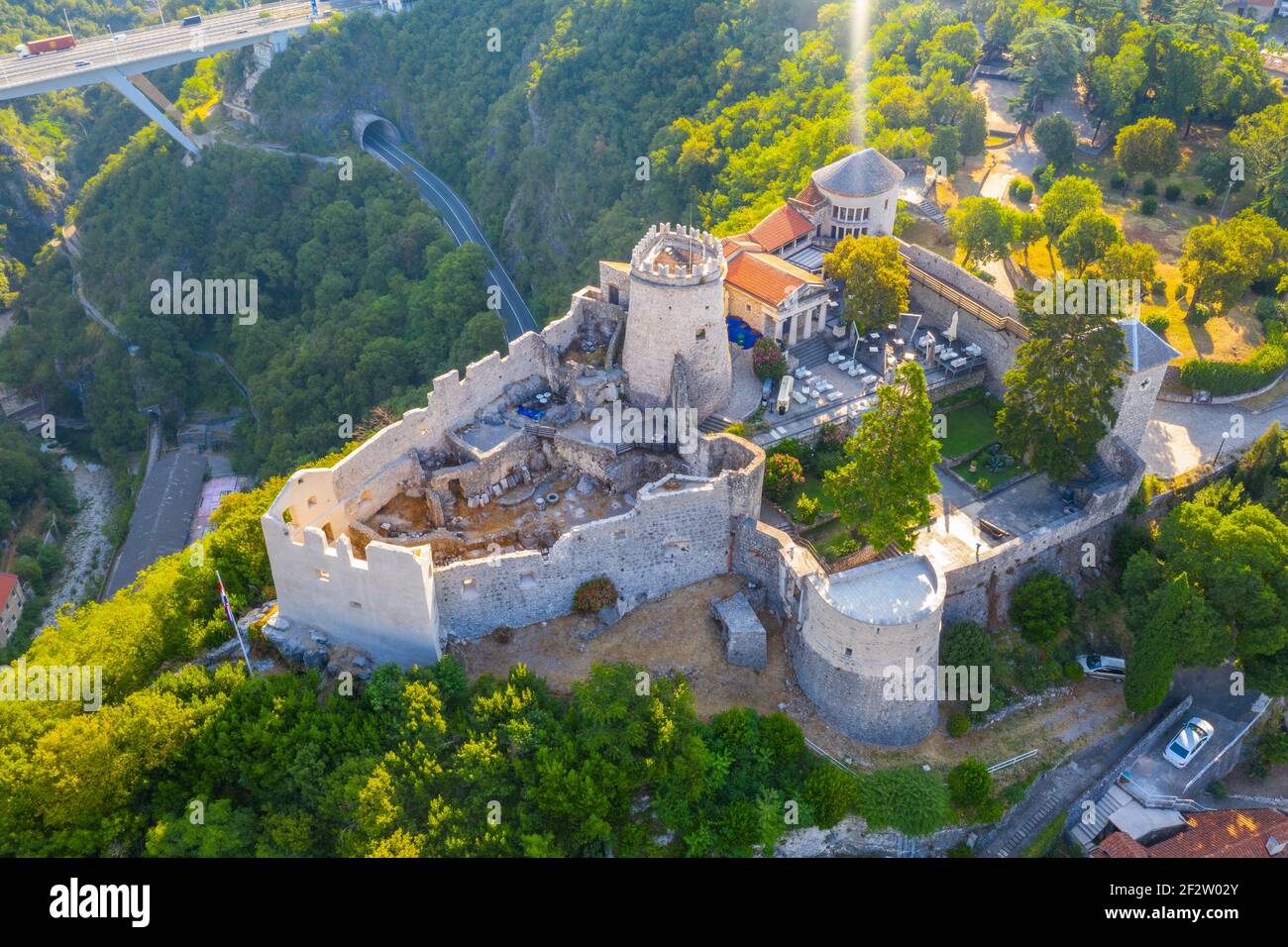 Vue aérienne de la forteresse de Trsat à Rijeka, Croatie Banque D'Images