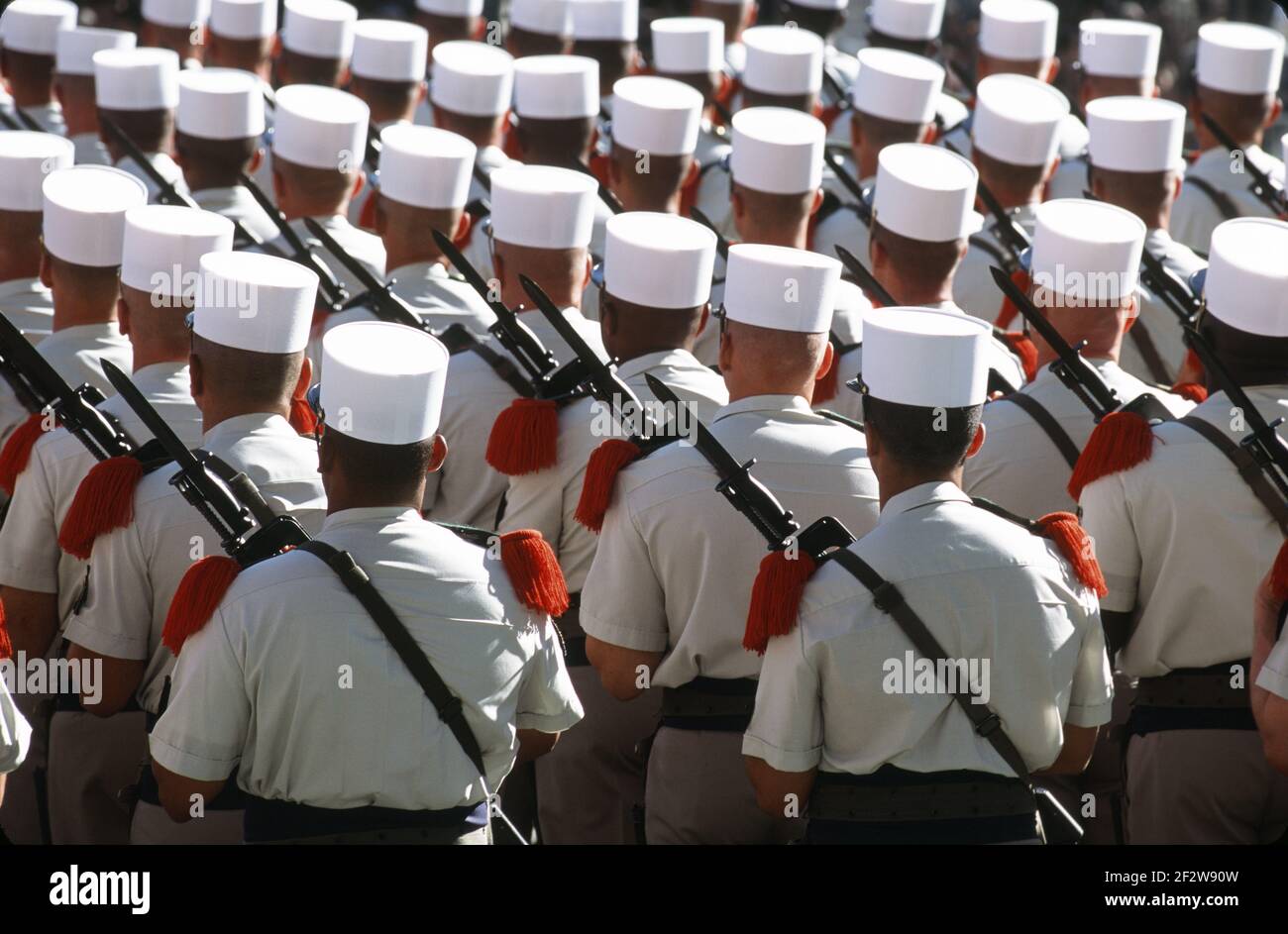 France Paris Bastille Day : vue arrière de Kepi blanc-les casquettes  blanches- la Légion étrangère, , défilé militaire annuel en 2003 Photo  Stock - Alamy
