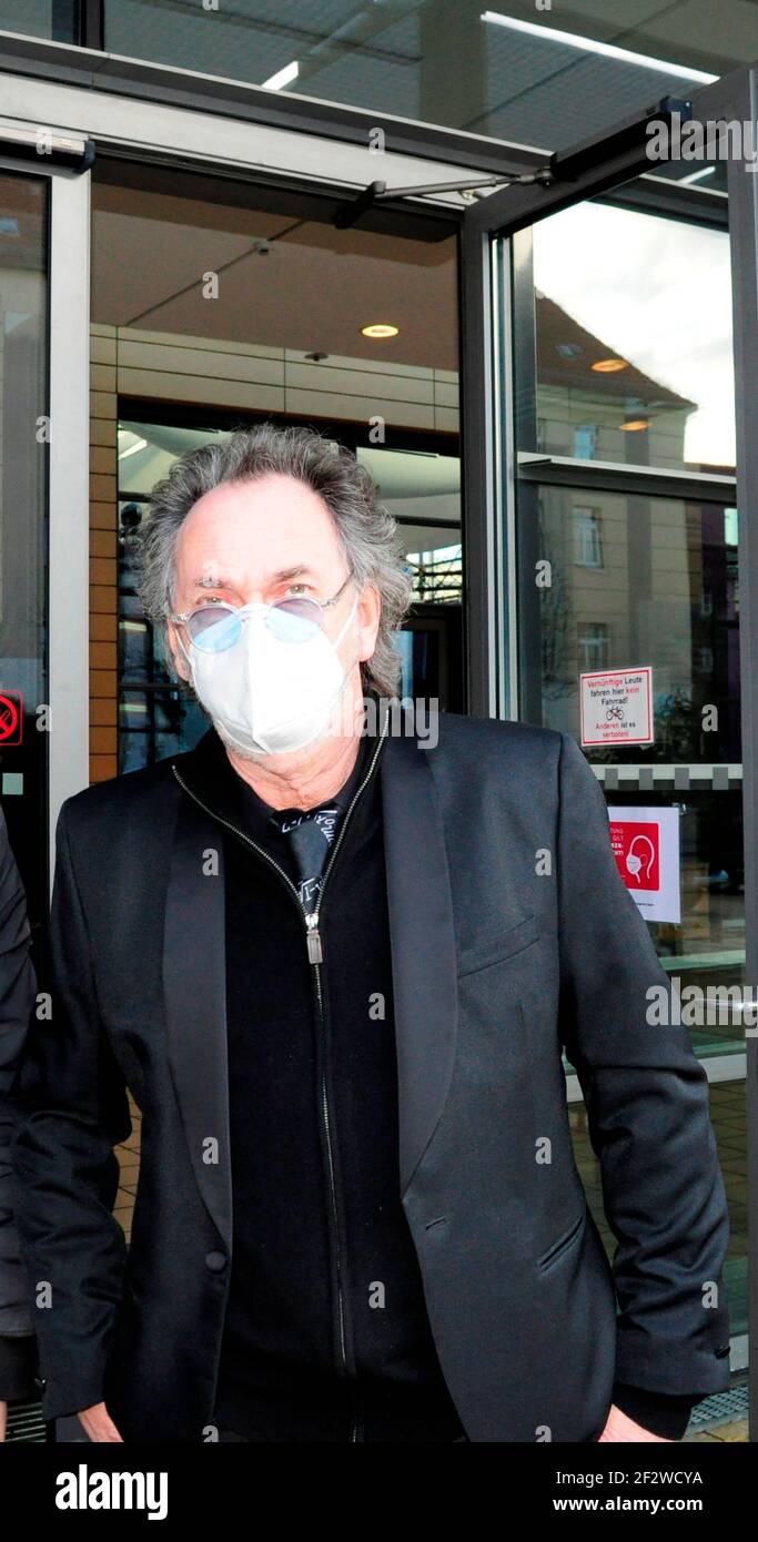 Hugo Egon Balder BEI der Ankunft zur TV-Aufzeichnung der Talkshow 'Riverboat' im Studio 3 der Media City Leipzig. Leipzig, 12.03.2021 Banque D'Images