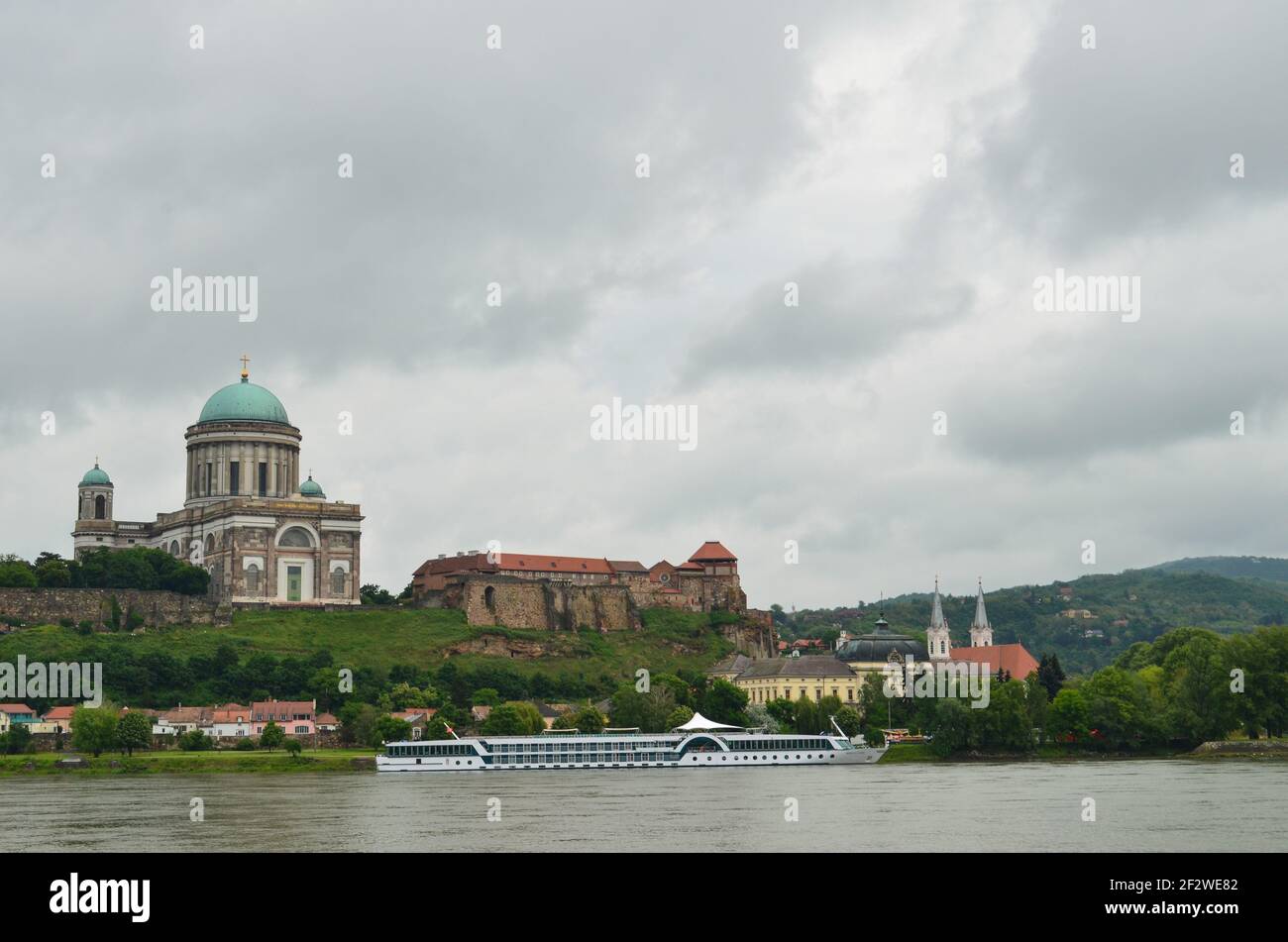 Esztergom Basılıca: Sur la courbe du Danube en Hongrie Banque D'Images