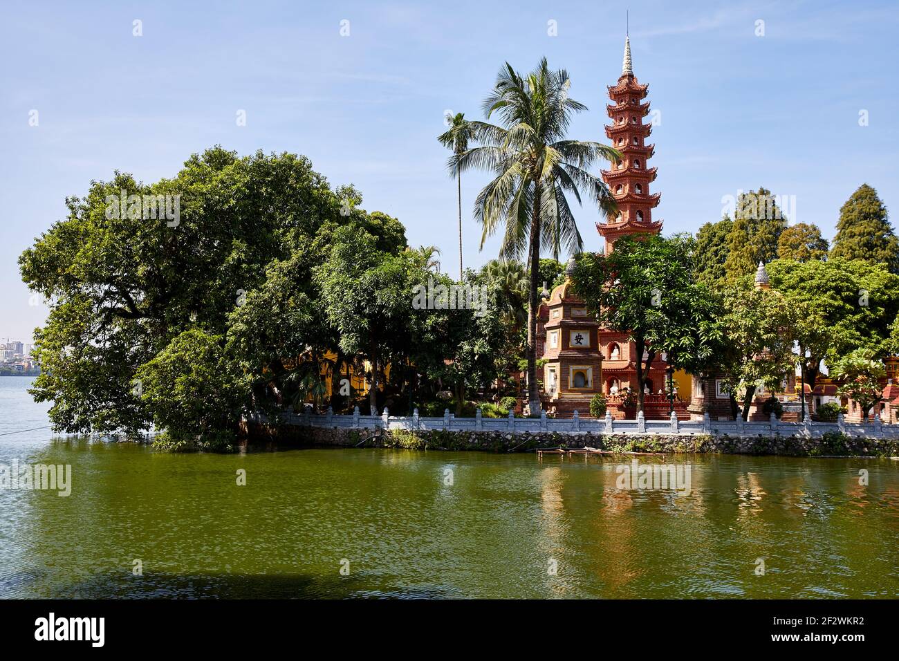 TRAN Quoc Pagode sur Ho Tay (lac de l'Ouest), Hanoi, Vietnam. La pagode a été construite à l'origine entre 544-548, sous le règne de l'empereur L? Nam ?? un Banque D'Images