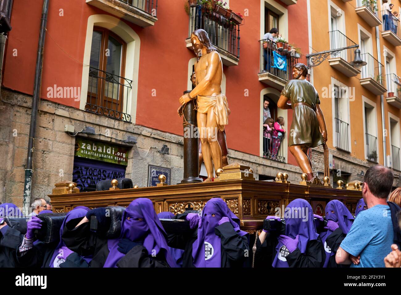 PAMPELUNE, NAVARRE ESPAGNE 19 2019 AVRIL : PROCESSION DE LA SEMAINE SAINTE DANS LES RUES DE PAMPELUNE Banque D'Images