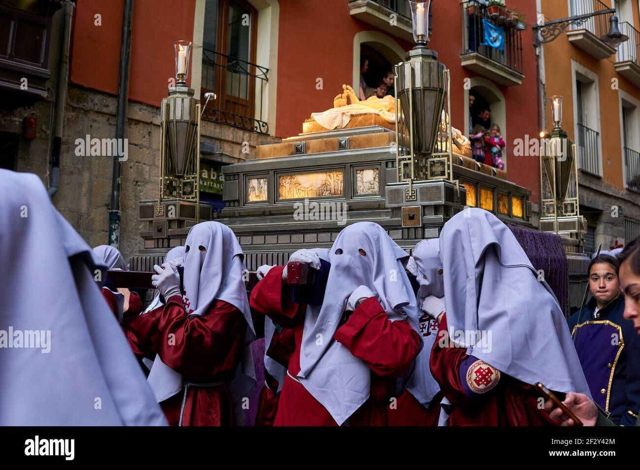 PAMPELUNE, NAVARRE ESPAGNE 19 2019 AVRIL : PROCESSION DE LA SEMAINE SAINTE DANS LES RUES DE PAMPELUNE Banque D'Images