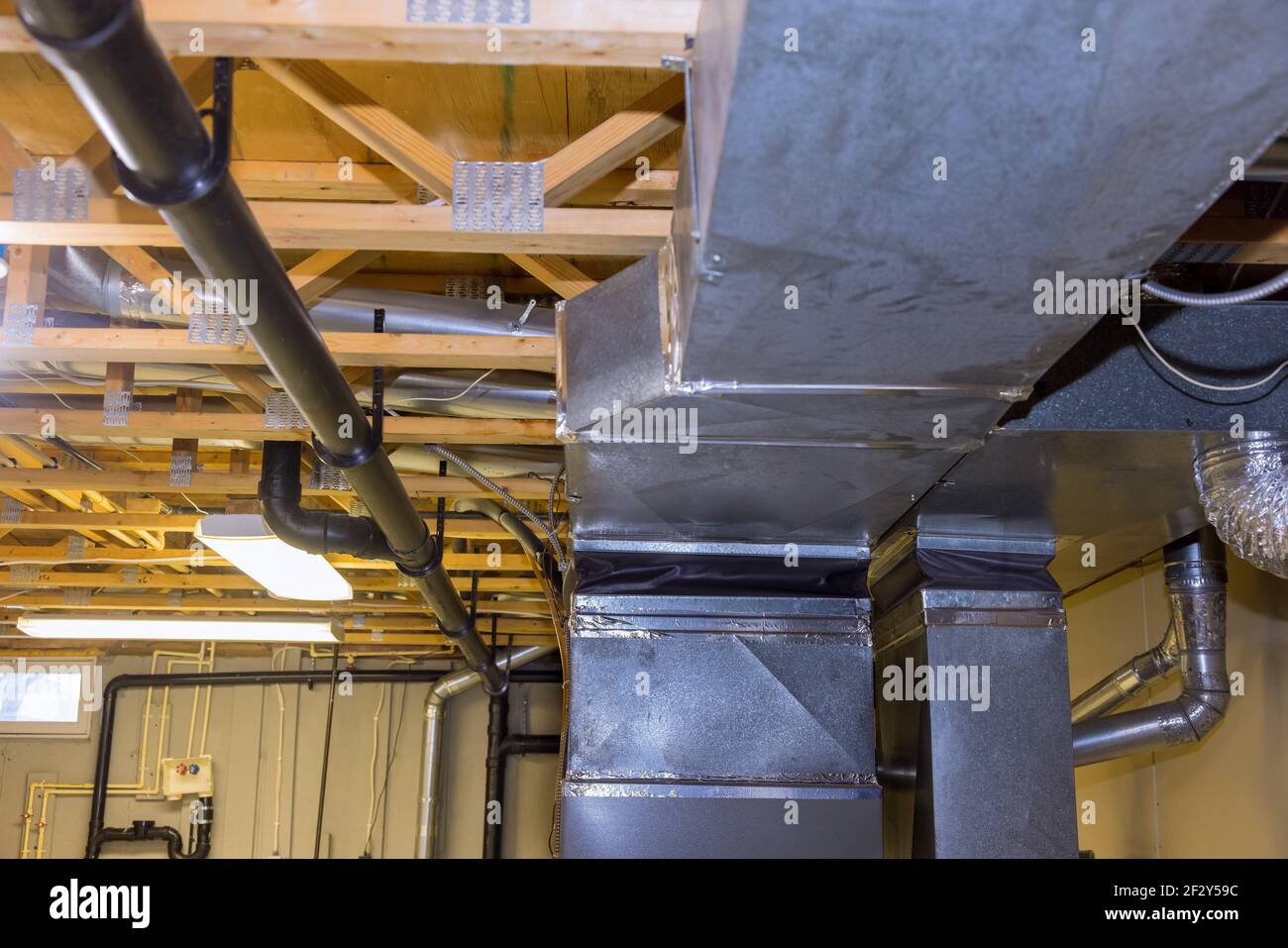 Installation du système de chauffage au plafond du tuyau système de  chauffage Photo Stock - Alamy