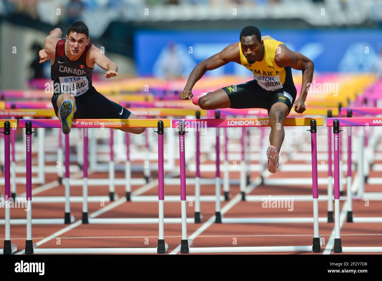 Hansle parchemin (Jamaïque), Johnathan Cabral (Canada).110m haies hommes, chauffe. Championnats du monde d'athlétisme de l'IAAF, Londres 2017 Banque D'Images