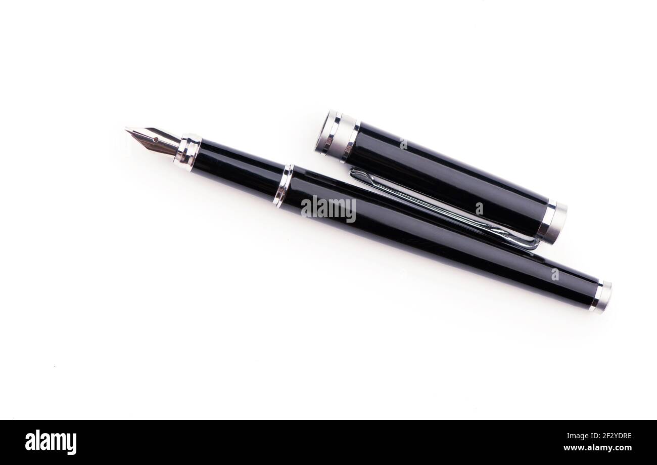 Élégant stylo de affaires plaqué or isolé sur blanc avec passe-cheveux. Banque D'Images