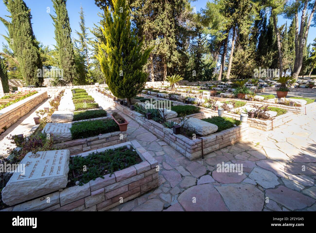 jérusalem-israël. 07-03-2021. Des rangées de tombes de soldats tombés dans les guerres israéliennes, dans le cimetière militaire du mont Herzl Banque D'Images