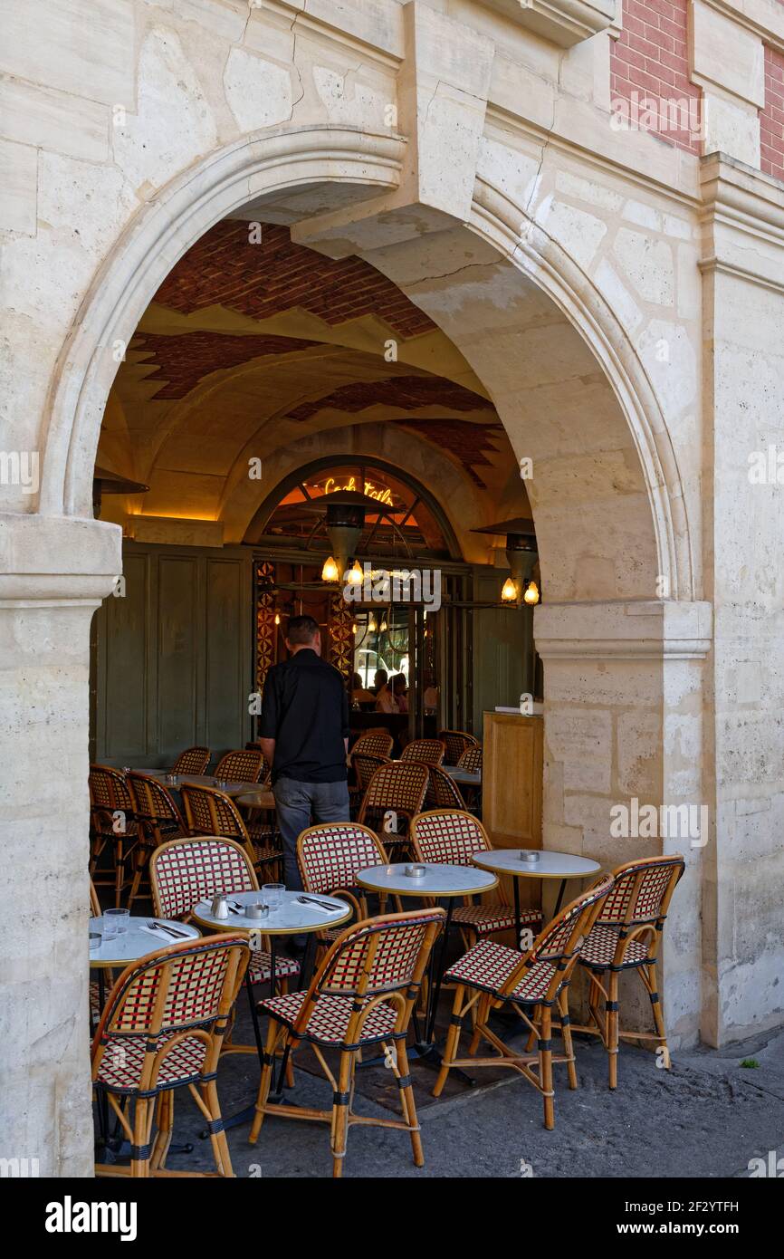 La place des Vosges à Paris Banque D'Images