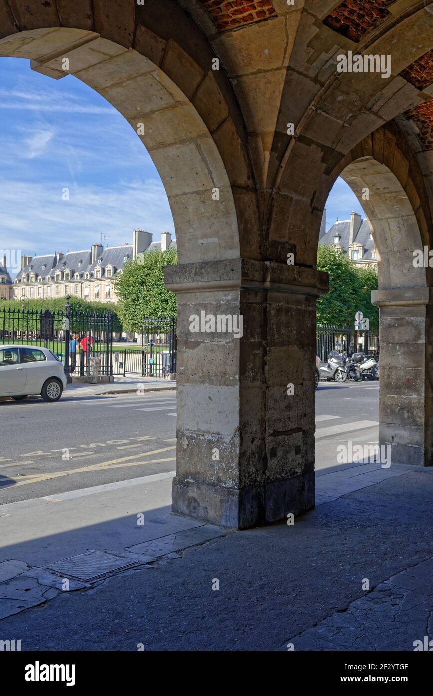 La place des Vosges à Paris Banque D'Images