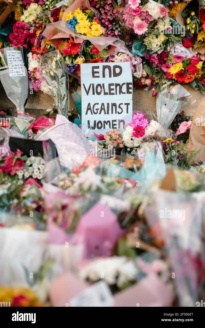 Londres, Royaume-Uni - 13 mars 2021 : veillée pour pleurer Sarah Everard tuant et protestant contre la violence sexuelle. Mettre fin à la violence contre les femmes Banque D'Images