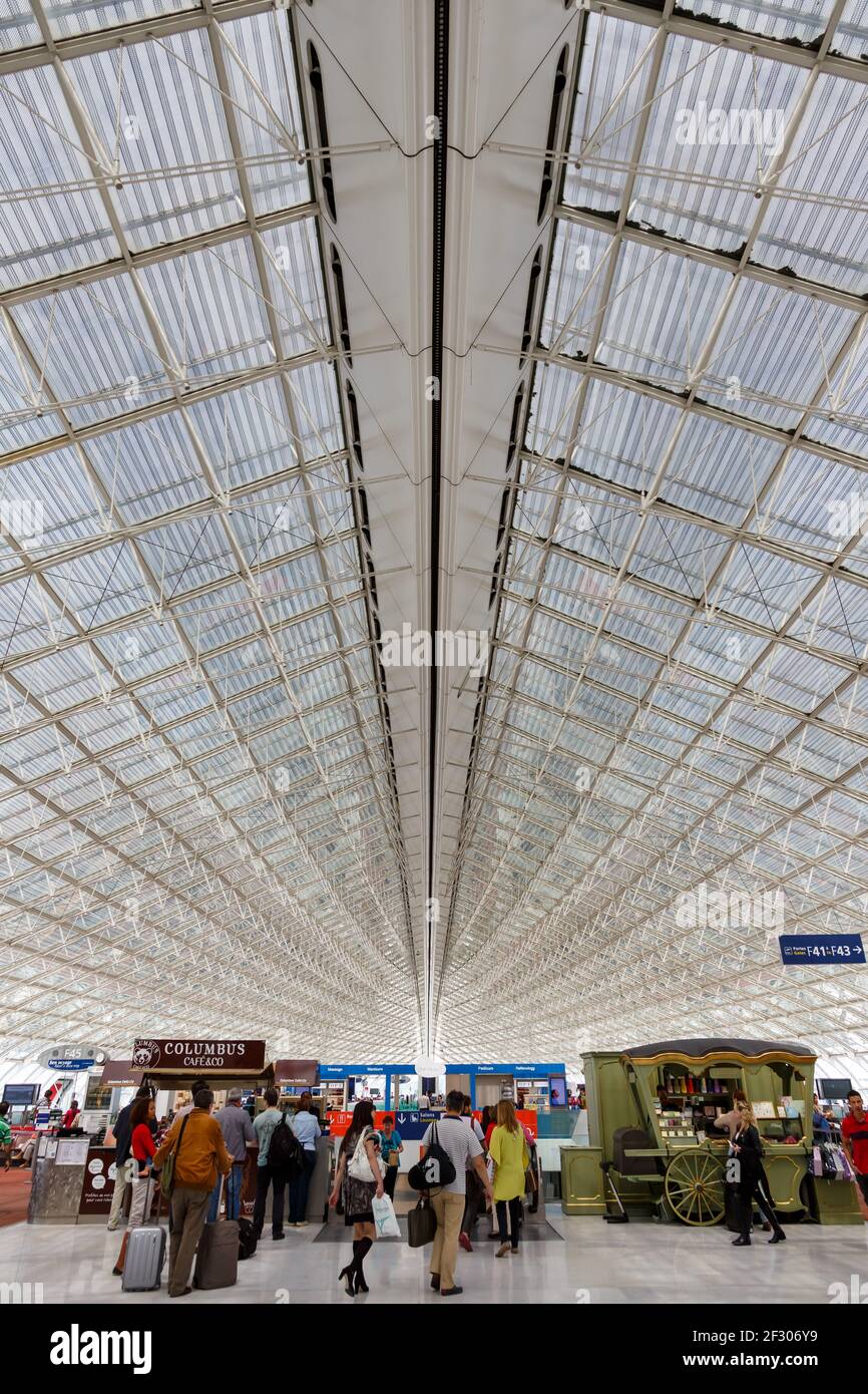 Terminal 2 paris charles de gaulle Banque de photographies et d’images