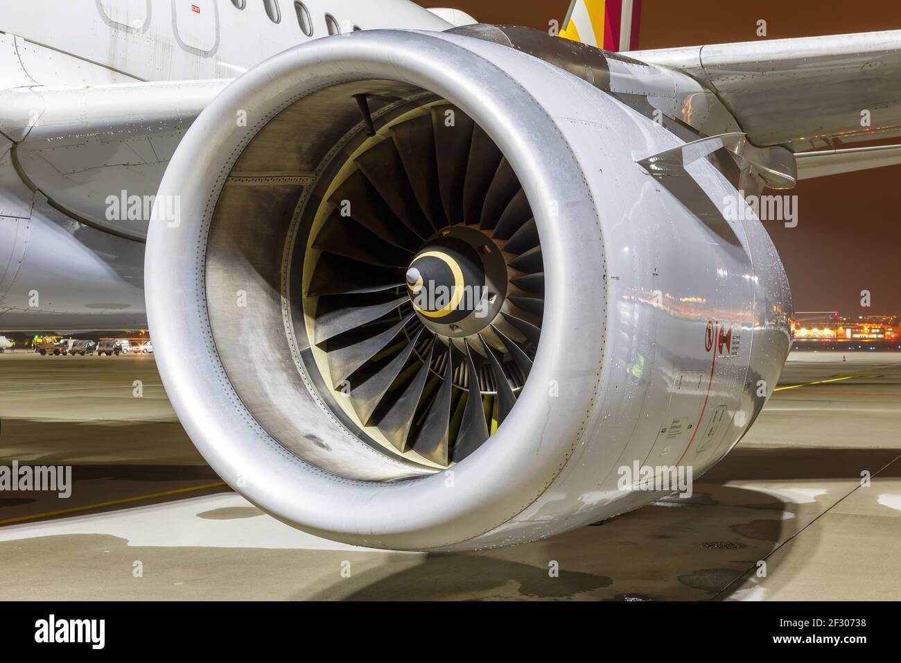 Stuttgart, Allemagne - 27 novembre 2018 : moteur IAE V2524-A5 sur un Airbus A319 à l'aéroport de Stuttgart (STR) en Allemagne. Airbus est un avion européen Banque D'Images