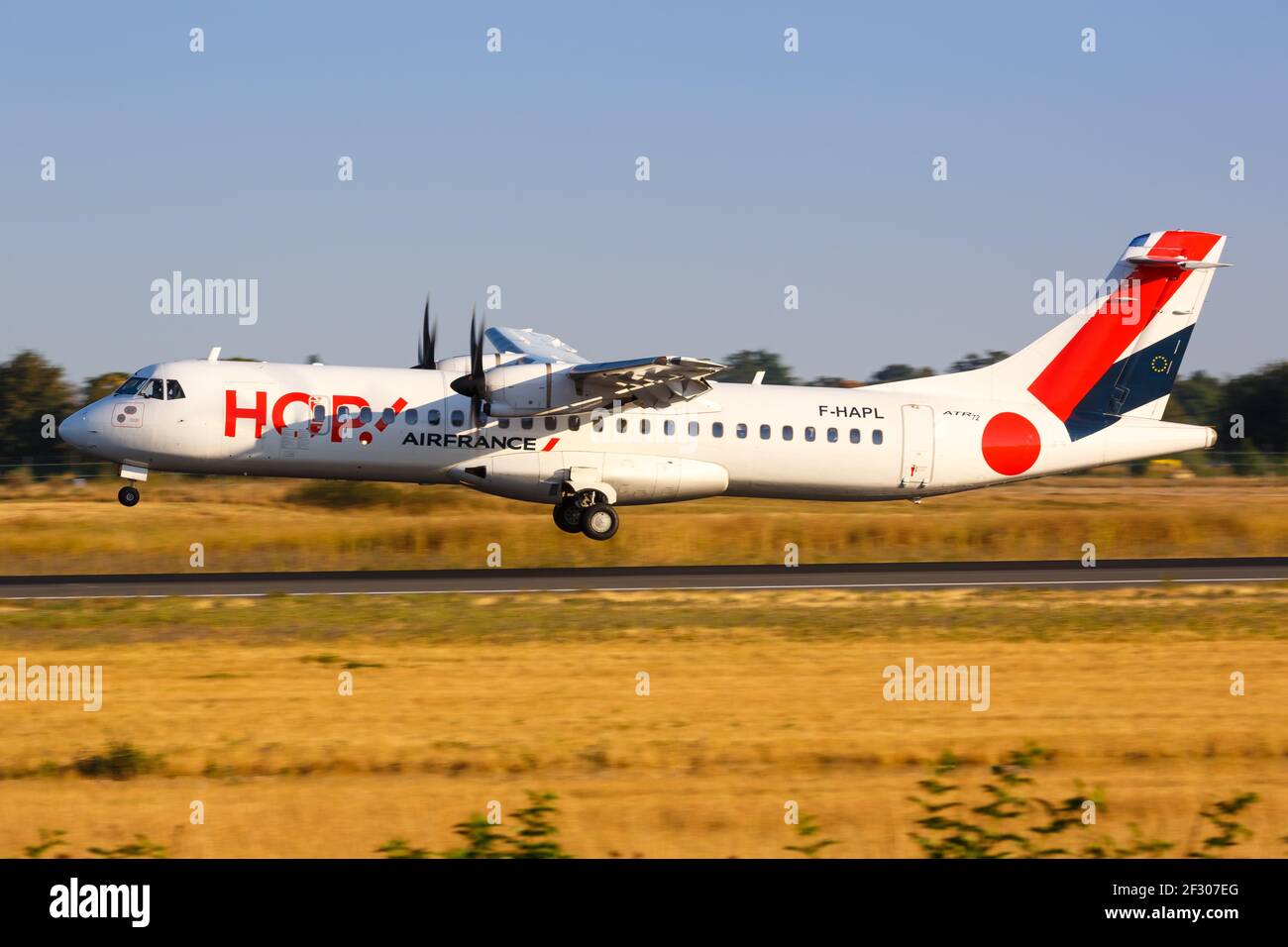 Paris, France - 15 août 2018 : avion HOP ATR 72 à l'aéroport de Paris Orly (ORY) en France. Banque D'Images