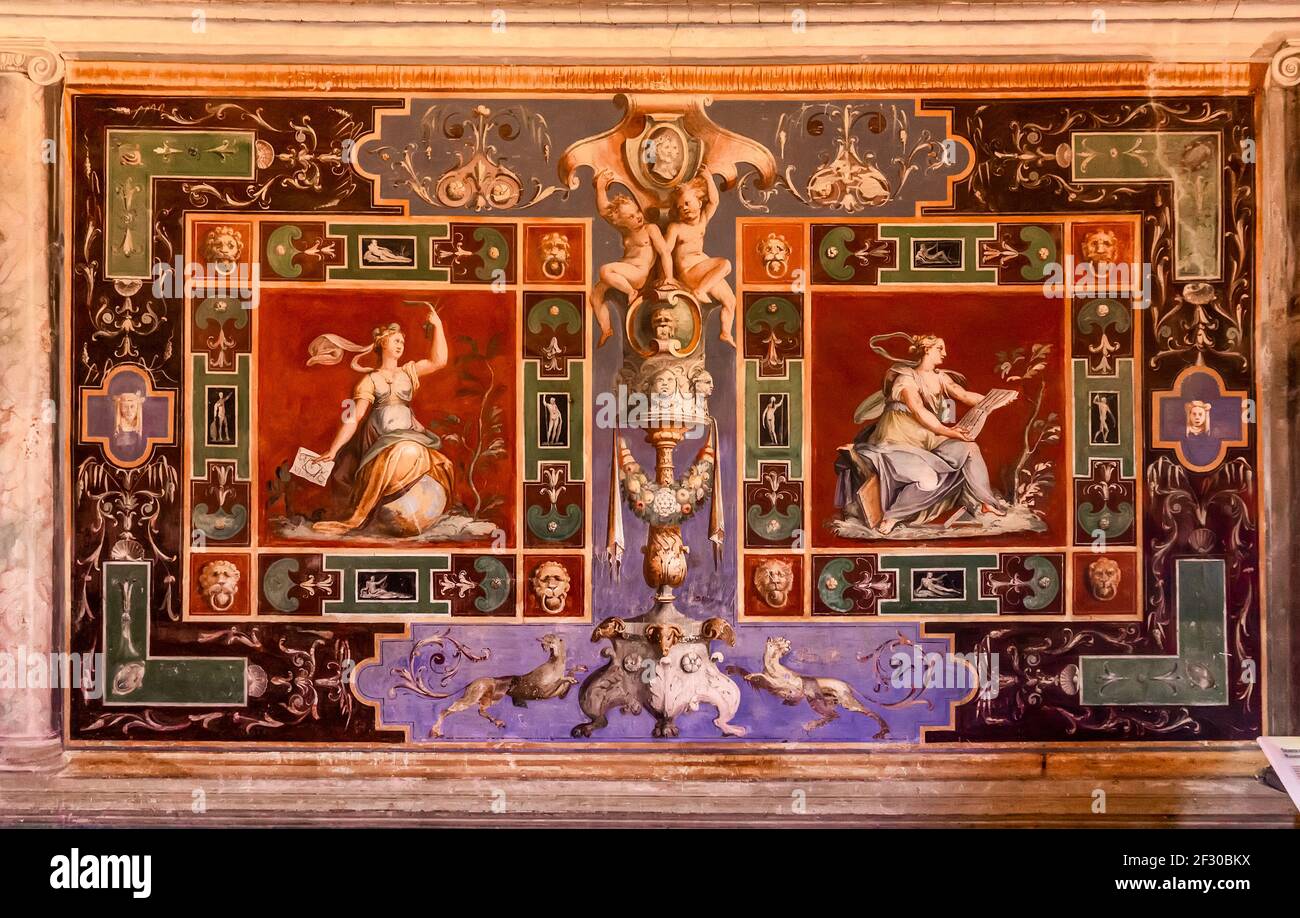 TIVOLI, ITALIE - 23 SEPTEMBRE 2018 : décoration intérieure de la salle de noblesse de la Villa d’Este à Tivoli, près de Rome. C'est une villa du XVIe siècle Banque D'Images