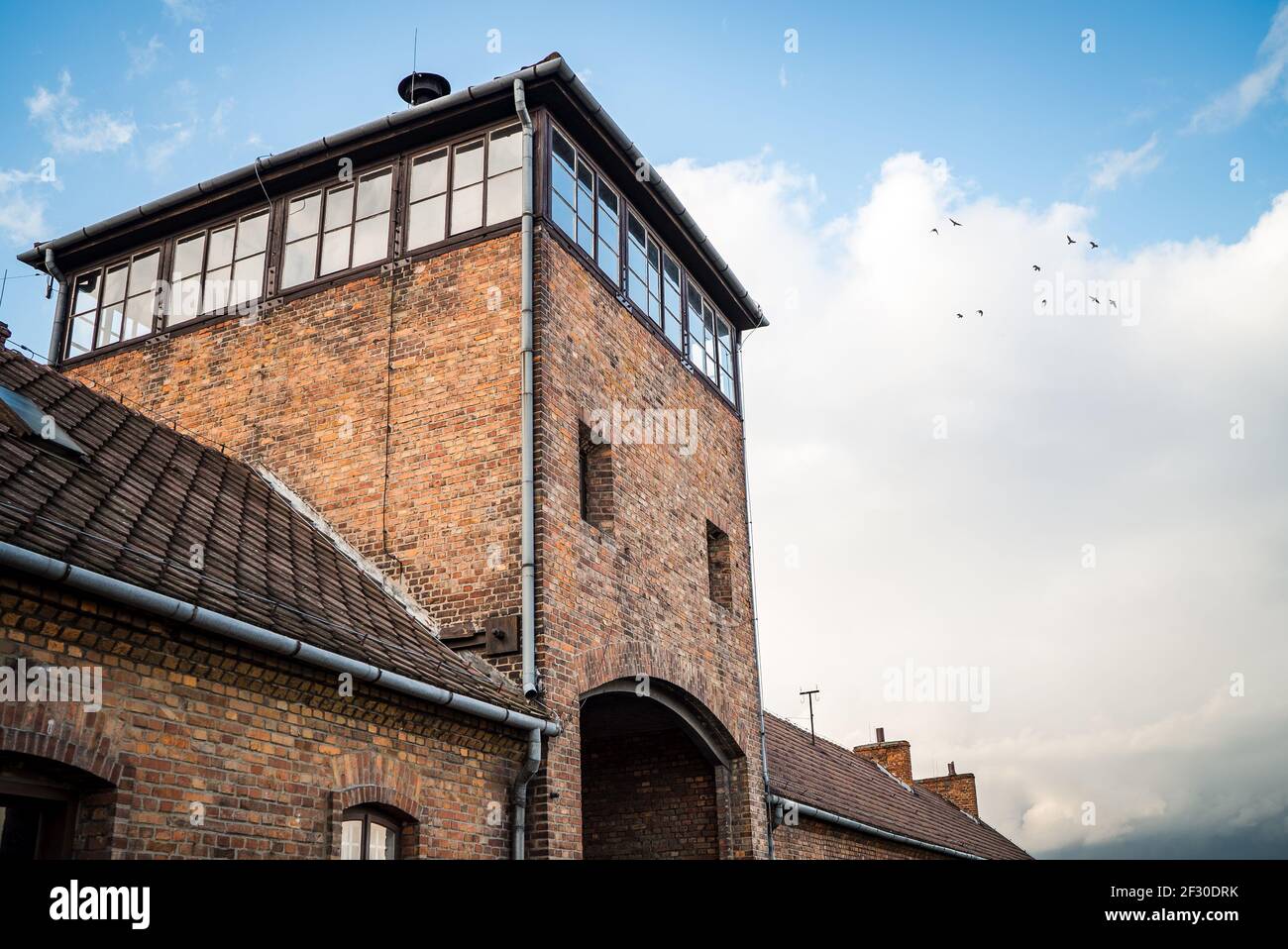 Auschwitz Birkenau II camp d'extermination de concentration Oswiecim garde-vue de l'Holocauste entrée du train à la tour de la porte pas de personnes occupation allemande Banque D'Images