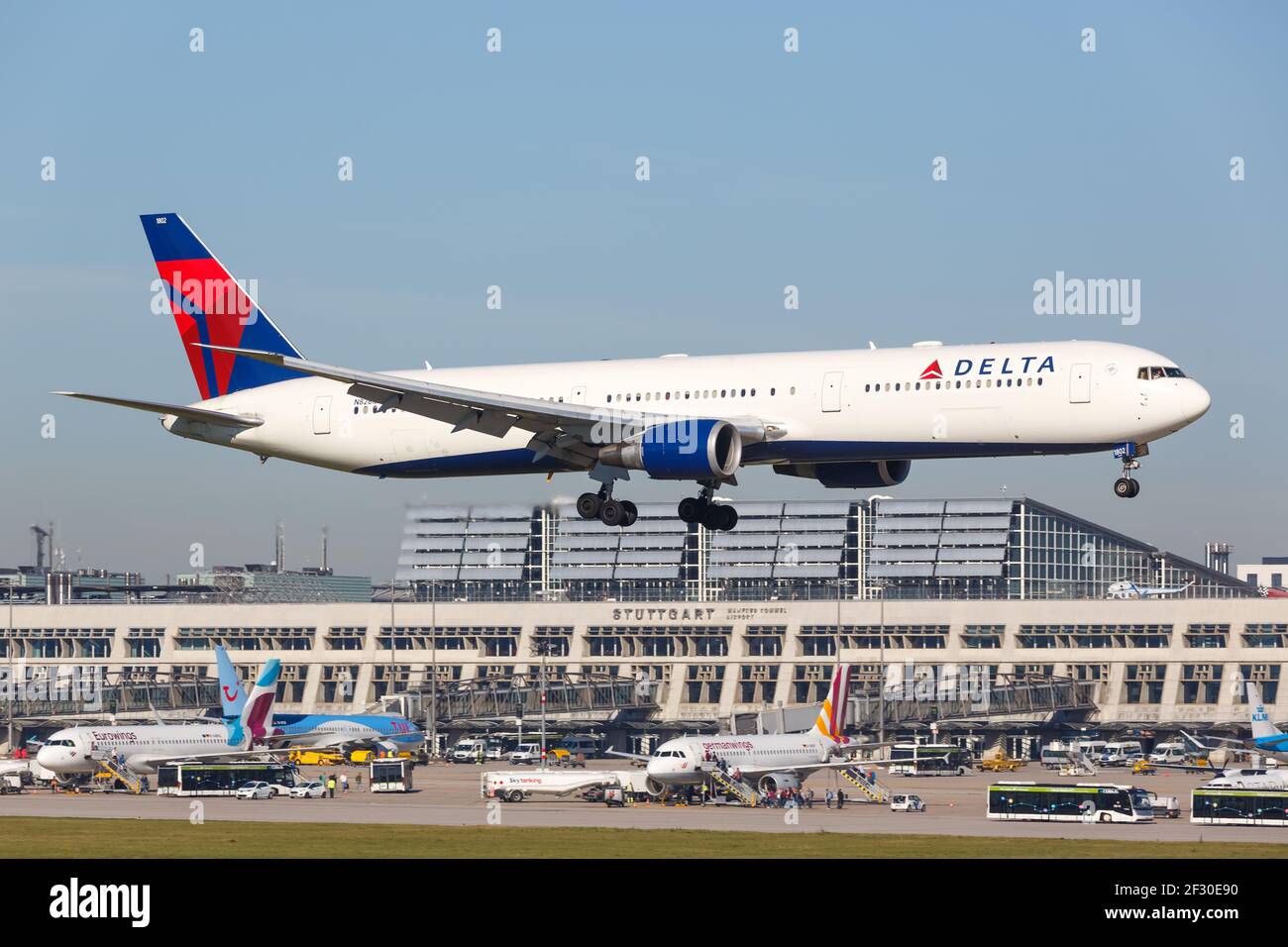 Stuttgart, Allemagne - 13 octobre 2018 : Delta Air Lines Boeing 767 à l'aéroport de Stuttgart (STR) en Allemagne. Banque D'Images