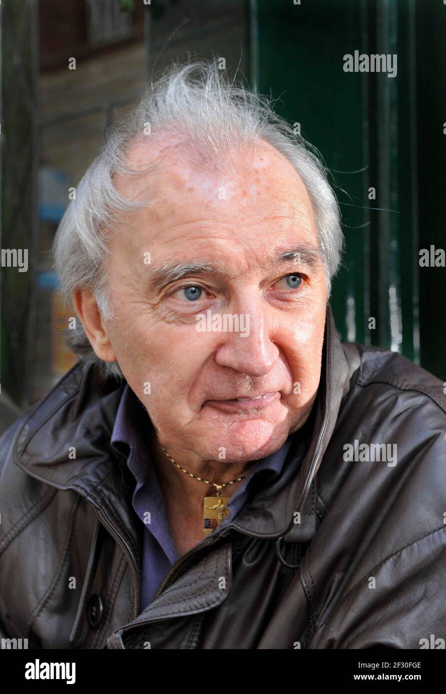 EX STOKE ET LE FOOTBALLEUR DE CHELSEA ALAN HUDSON AVEC SA MÉDAILLE DES VAINQUEURS DE LA COUPE D'EUROPE 1971. 20/4/2010. PHOTO DAVID ASHDOWN Banque D'Images