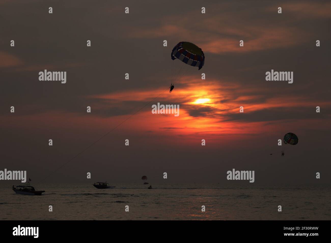 Parachute ascensionnel à Langkawi, Malaisie Banque D'Images