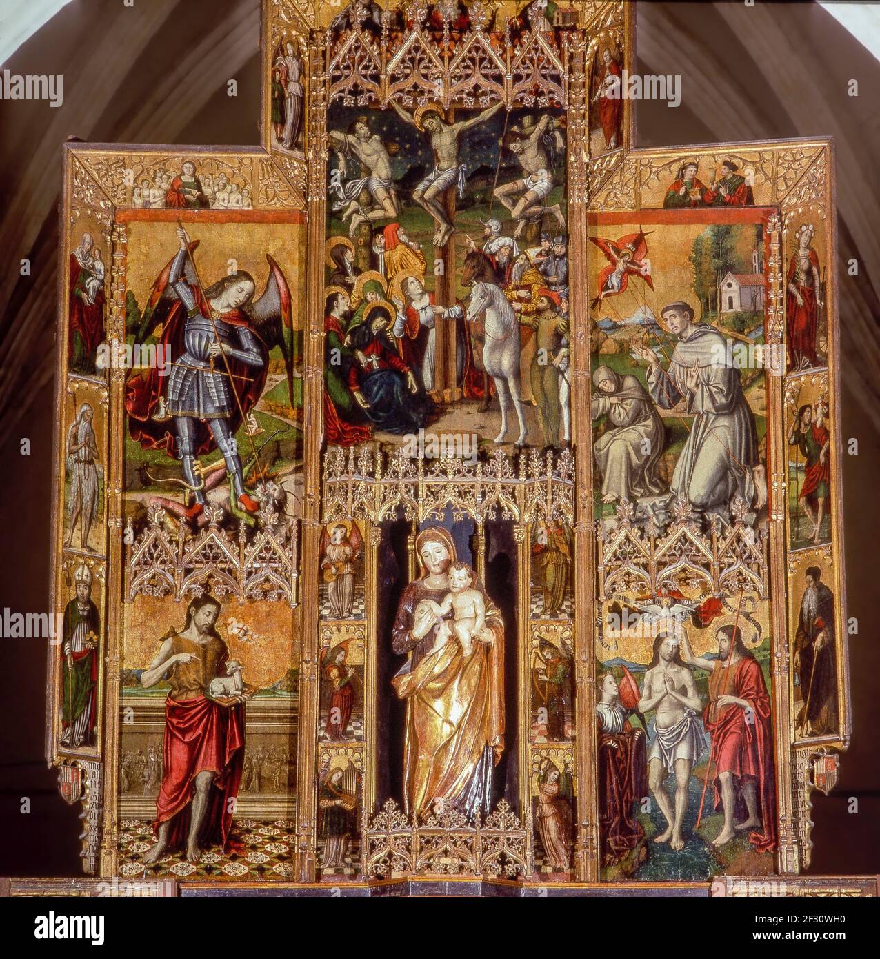 Itly Sardaigne province de Cagliari - Villamar - Église de San Giovanni Battista - remis par Pietro Cavaro 1518 - Statue de Madonna d'Itrai à l'intérieur de la niche Banque D'Images