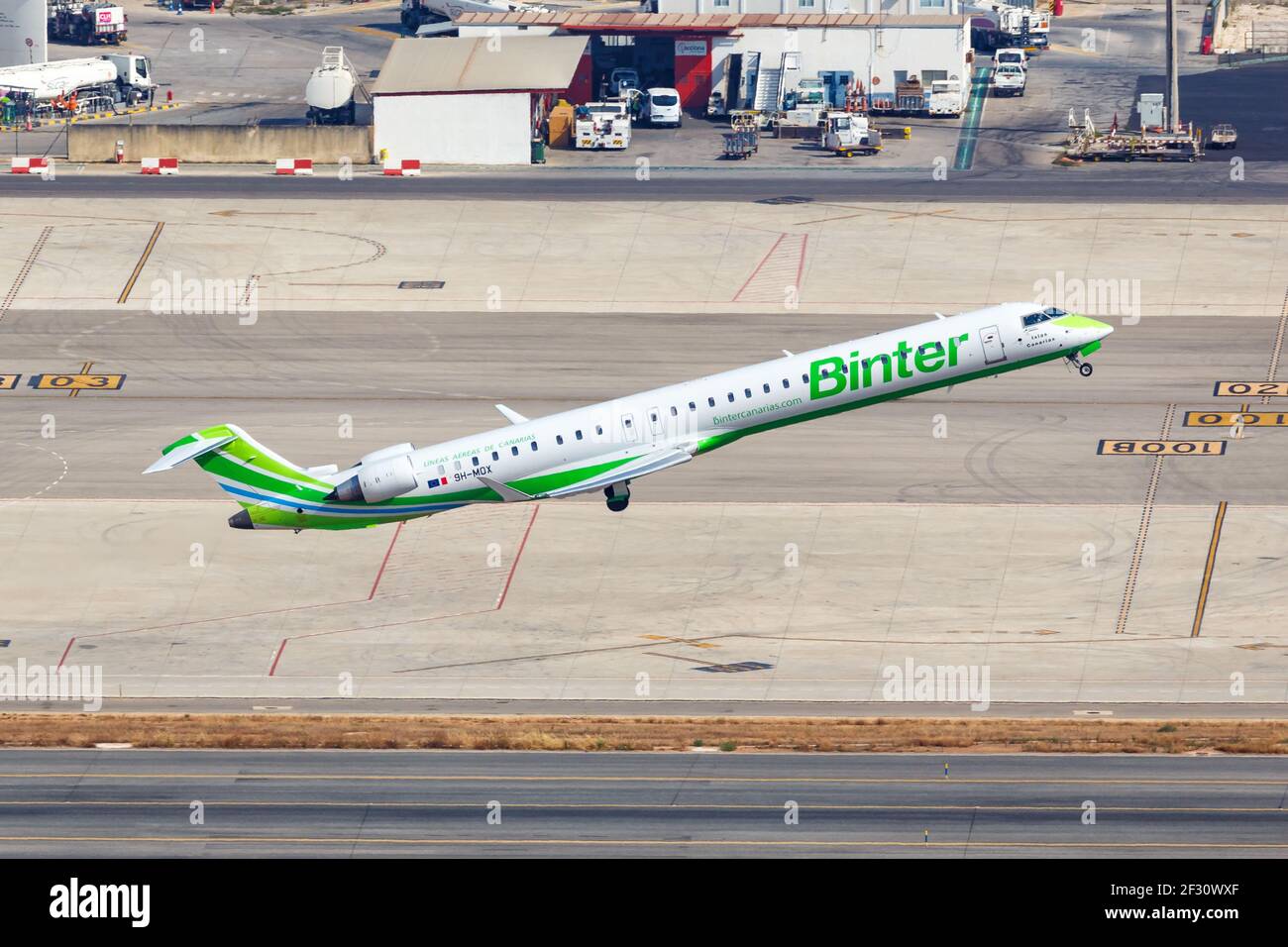 Palma de Majorque, Espagne - 21 juillet 2018 : photo aérienne d'un avion Binter Bombardier CRJ-1000 à l'aéroport de Palma de Majorque en Espagne. Banque D'Images