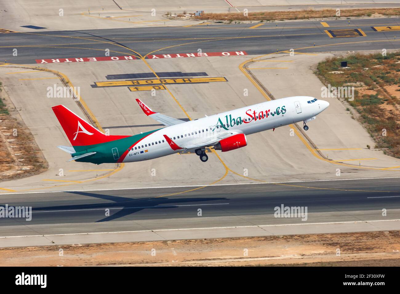 Palma de Majorque, Espagne - 21 juillet 2018 : photo aérienne d'un Boeing B737-800 AlbaStar à l'aéroport de Palma de Majorque en Espagne. Banque D'Images