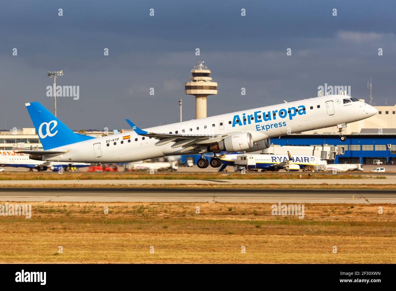 Palma de Majorque, Espagne - 21 juillet 2018 : avion Air Europa Express Embraer 195 à l'aéroport de Palma de Majorque en Espagne. Banque D'Images