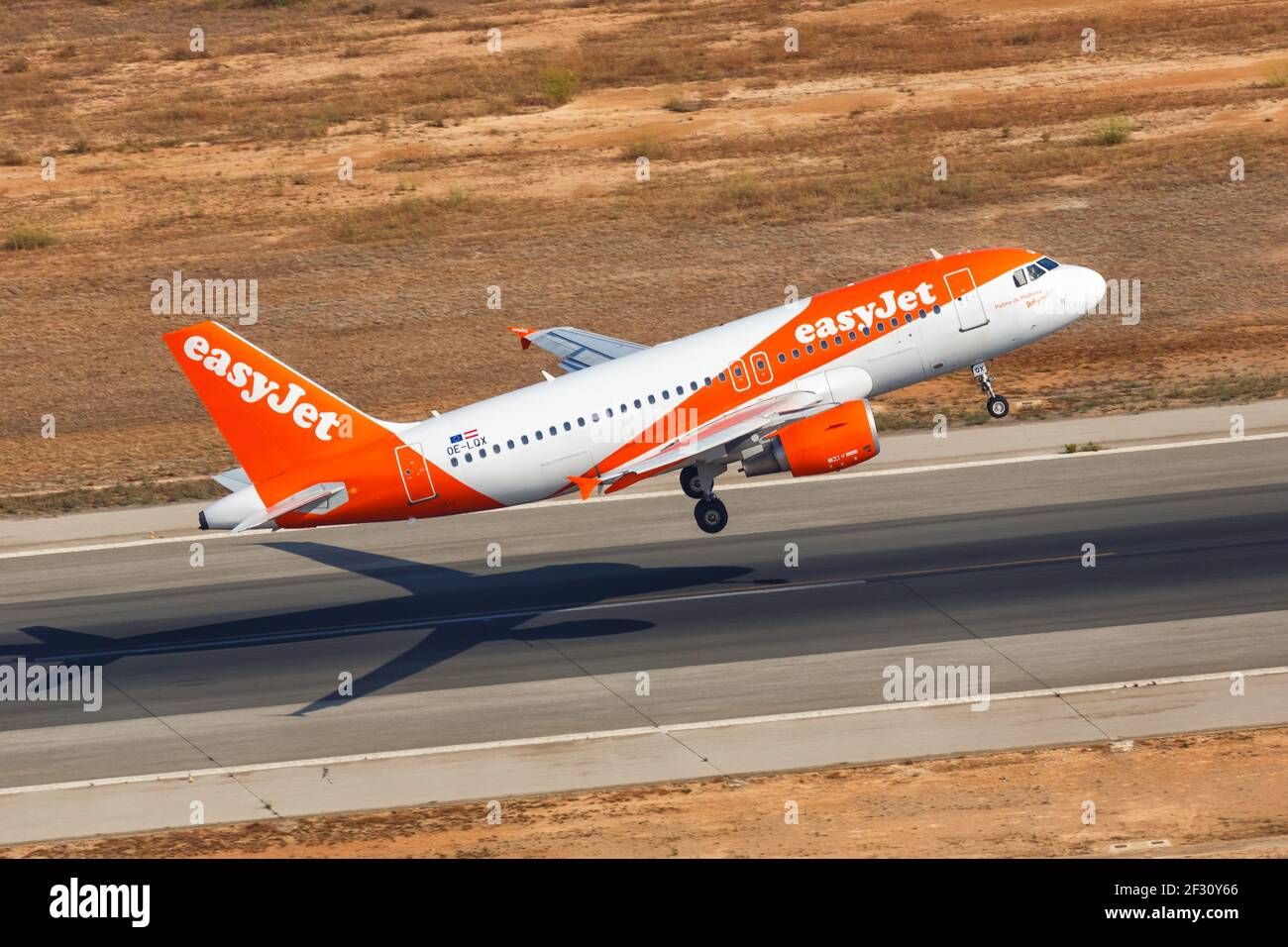 Palma de Majorque, Espagne - 21 juillet 2018 : photo aérienne d'un Airbus A319 EasyJet Europe à l'aéroport de Palma de Majorque en Espagne. Banque D'Images