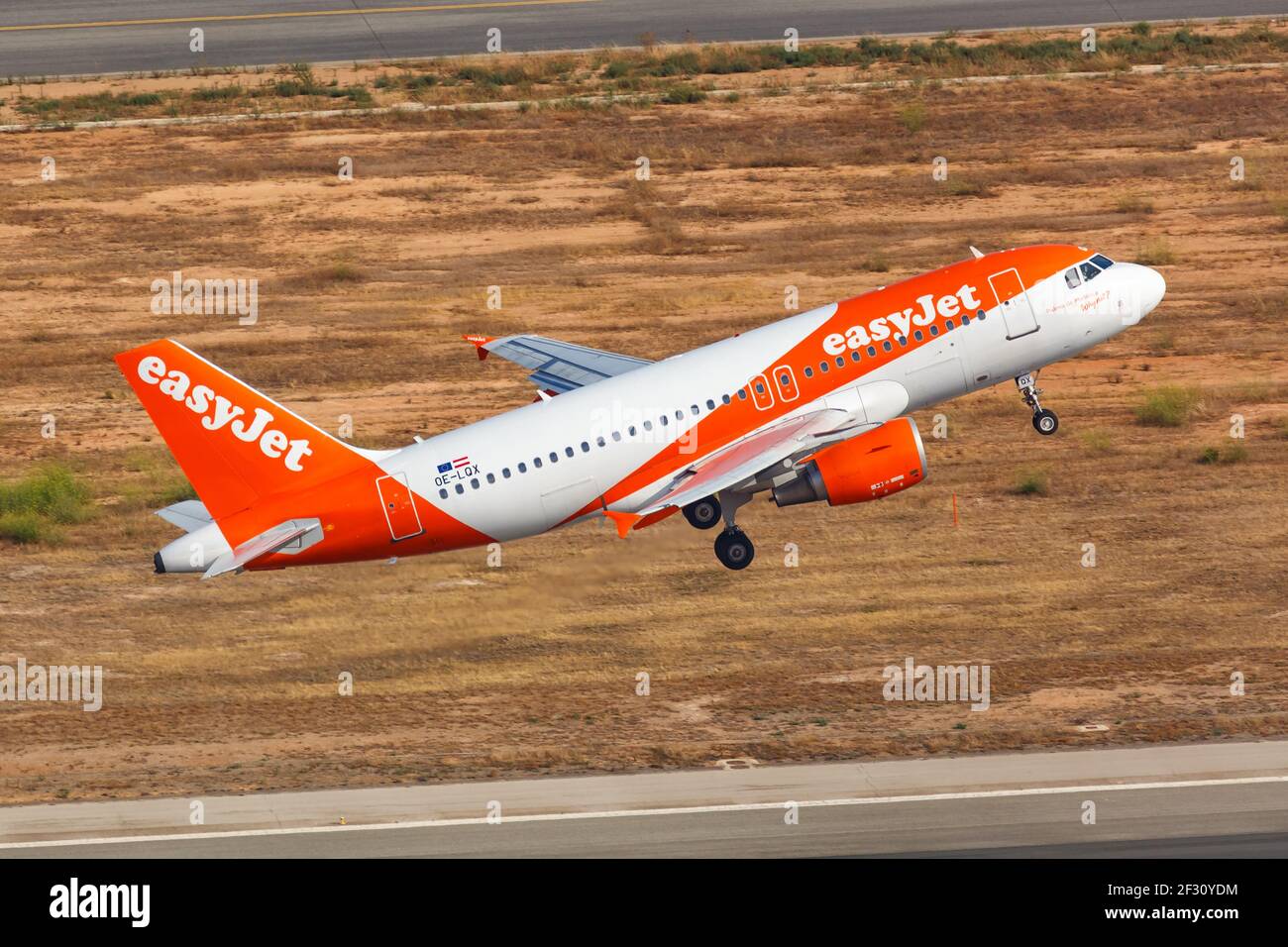 Palma de Majorque, Espagne - 21 juillet 2018 : photo aérienne d'un Airbus A319 EasyJet Europe à l'aéroport de Palma de Majorque en Espagne. Banque D'Images