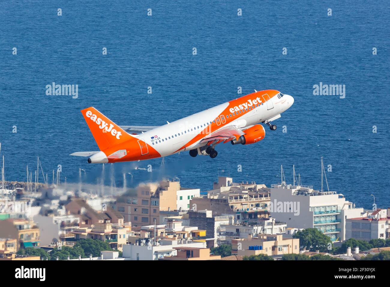 Palma de Majorque, Espagne - 21 juillet 2018 : photo aérienne d'un Airbus A319 EasyJet Europe à l'aéroport de Palma de Majorque en Espagne. Banque D'Images