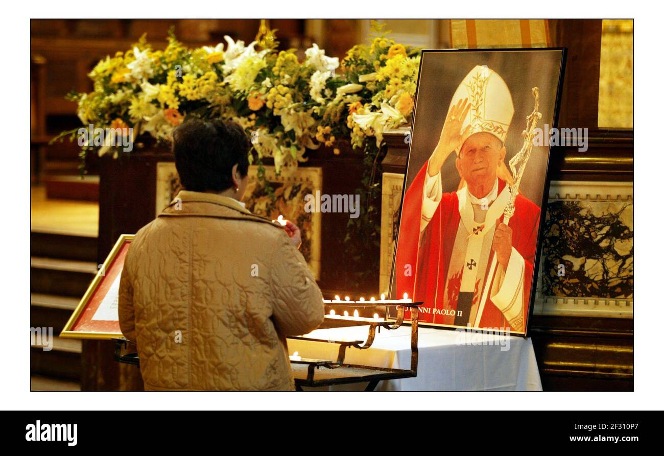 Messe pour le Pape malade à Westminster Cathederal à Londres.pic David Sandison 1/4/2005 Banque D'Images