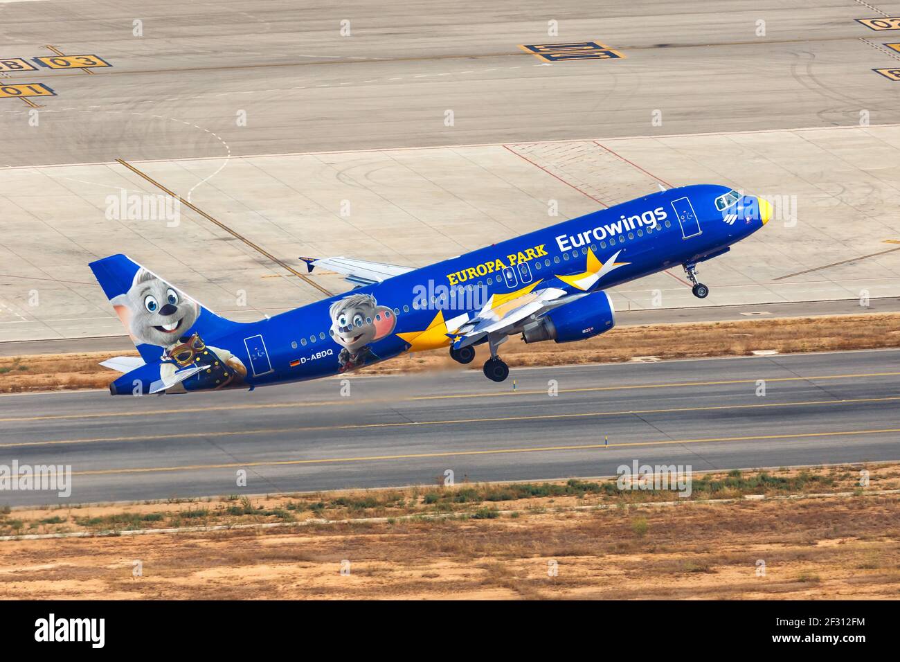 Palma de Majorque, Espagne - 22 juillet 2018 : décollage de l'avion Eurowings Airbus A320 à l'aéroport de Palma de Majorque en Espagne. Banque D'Images