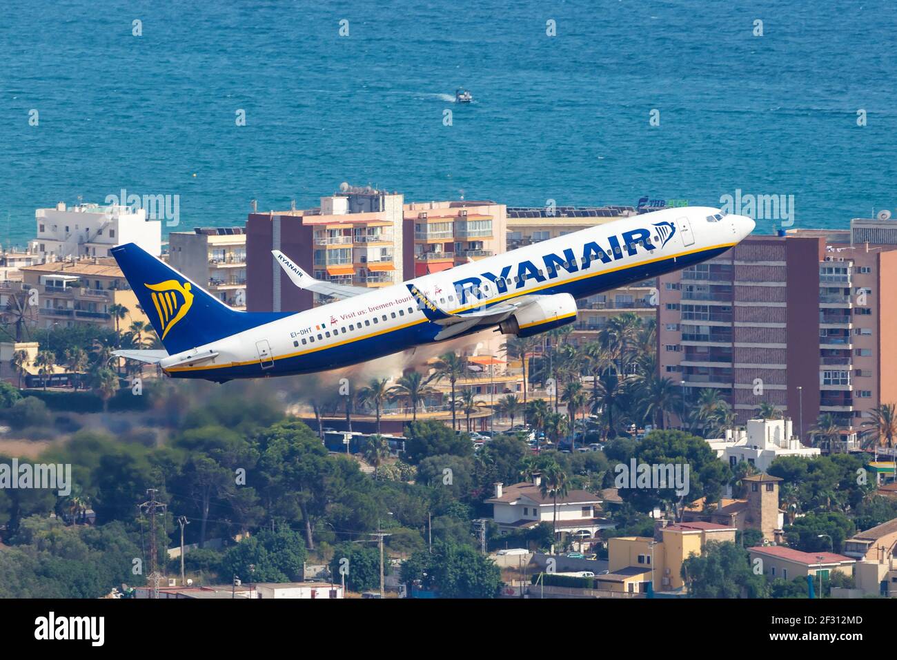 Palma de Majorque, Espagne - 21 juillet 2018 : décollage de l'avion Ryanair Boeing B737-800 à l'aéroport de Palma de Majorque en Espagne. Banque D'Images