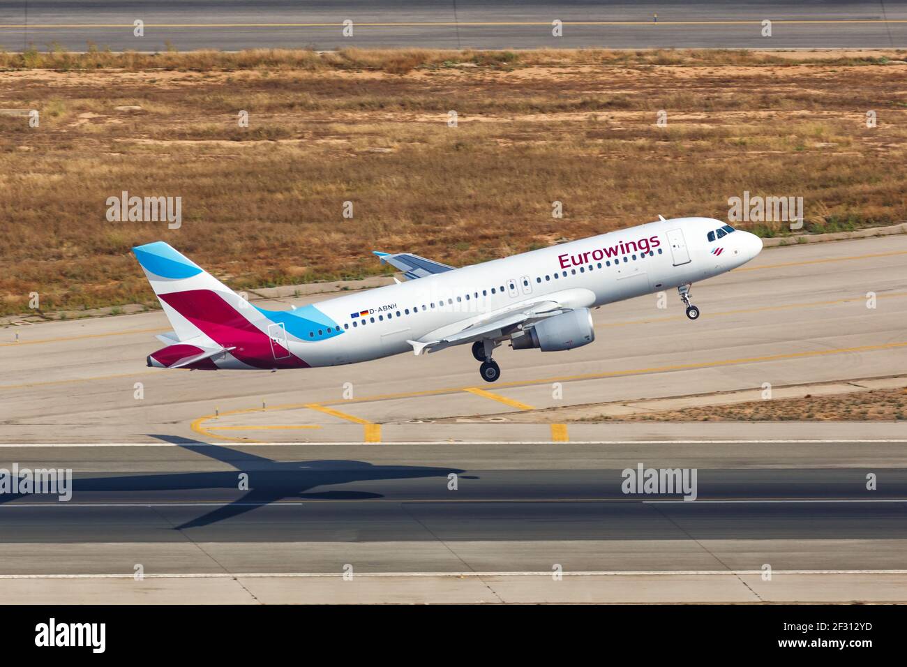 Palma de Majorque, Espagne - 21 juillet 2018 : décollage de l'avion Eurowings Airbus A320 à l'aéroport de Palma de Majorque en Espagne. Banque D'Images