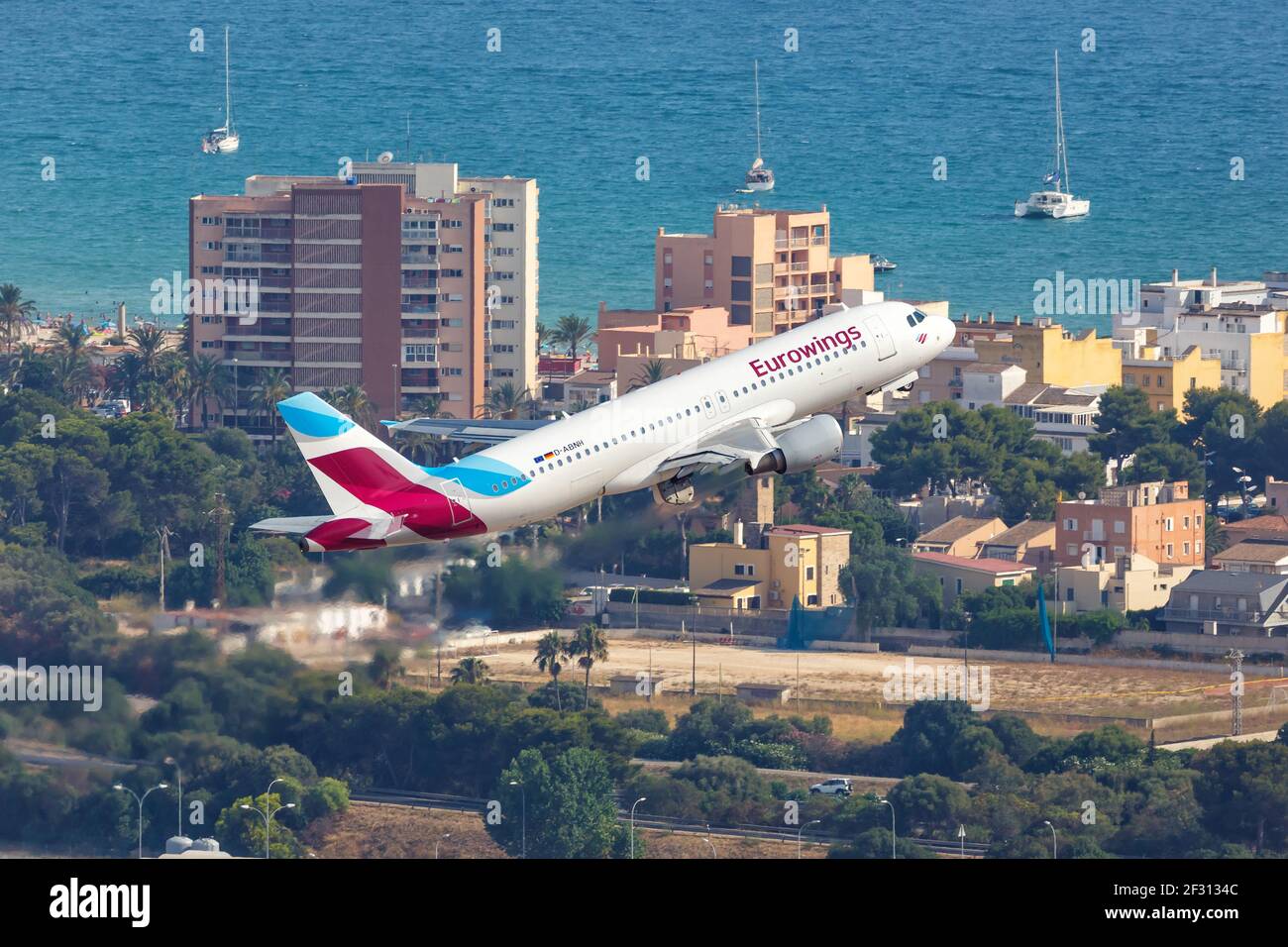 Palma de Majorque, Espagne - 21 juillet 2018 : décollage de l'avion Eurowings Airbus A320 à l'aéroport de Palma de Majorque en Espagne. Banque D'Images