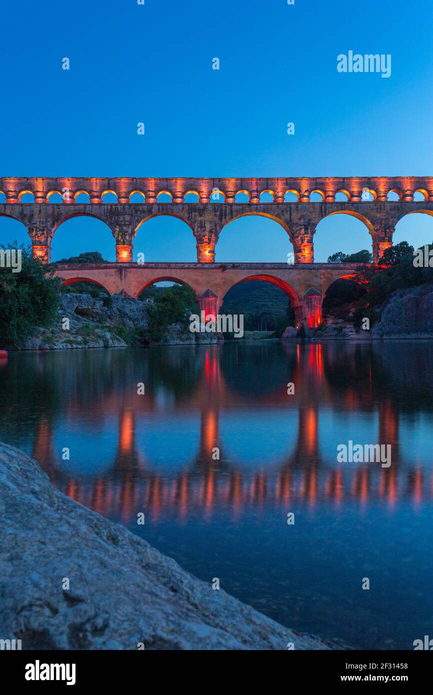 Le Pont du Gard est un aqueduc romain dans le sud de la France Banque D'Images