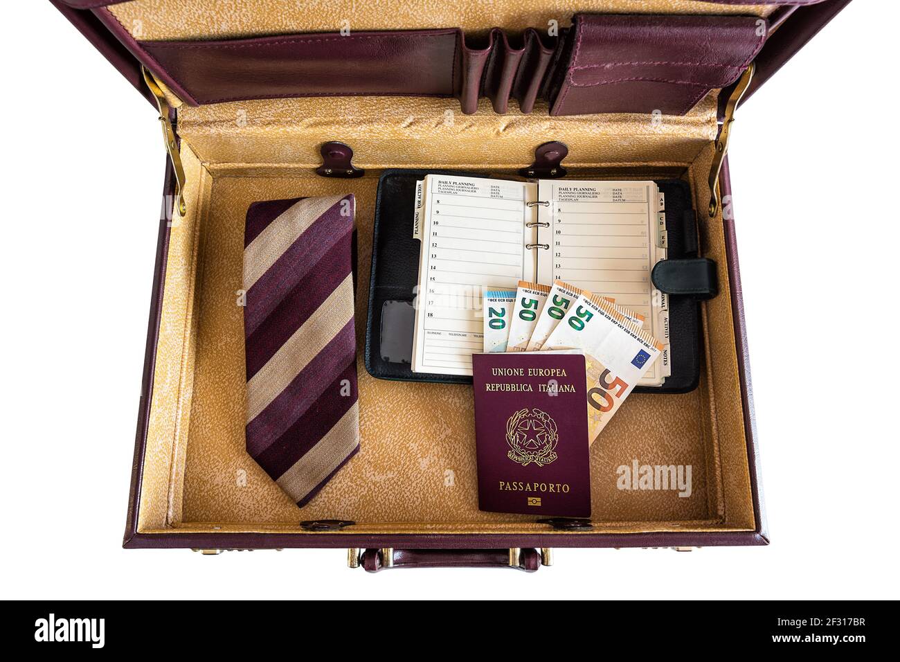valise de 24 heures avec passeport, billets, chronographe, organisateur et  cravate avec boutons de manchette prêts à l'emploi Photo Stock - Alamy