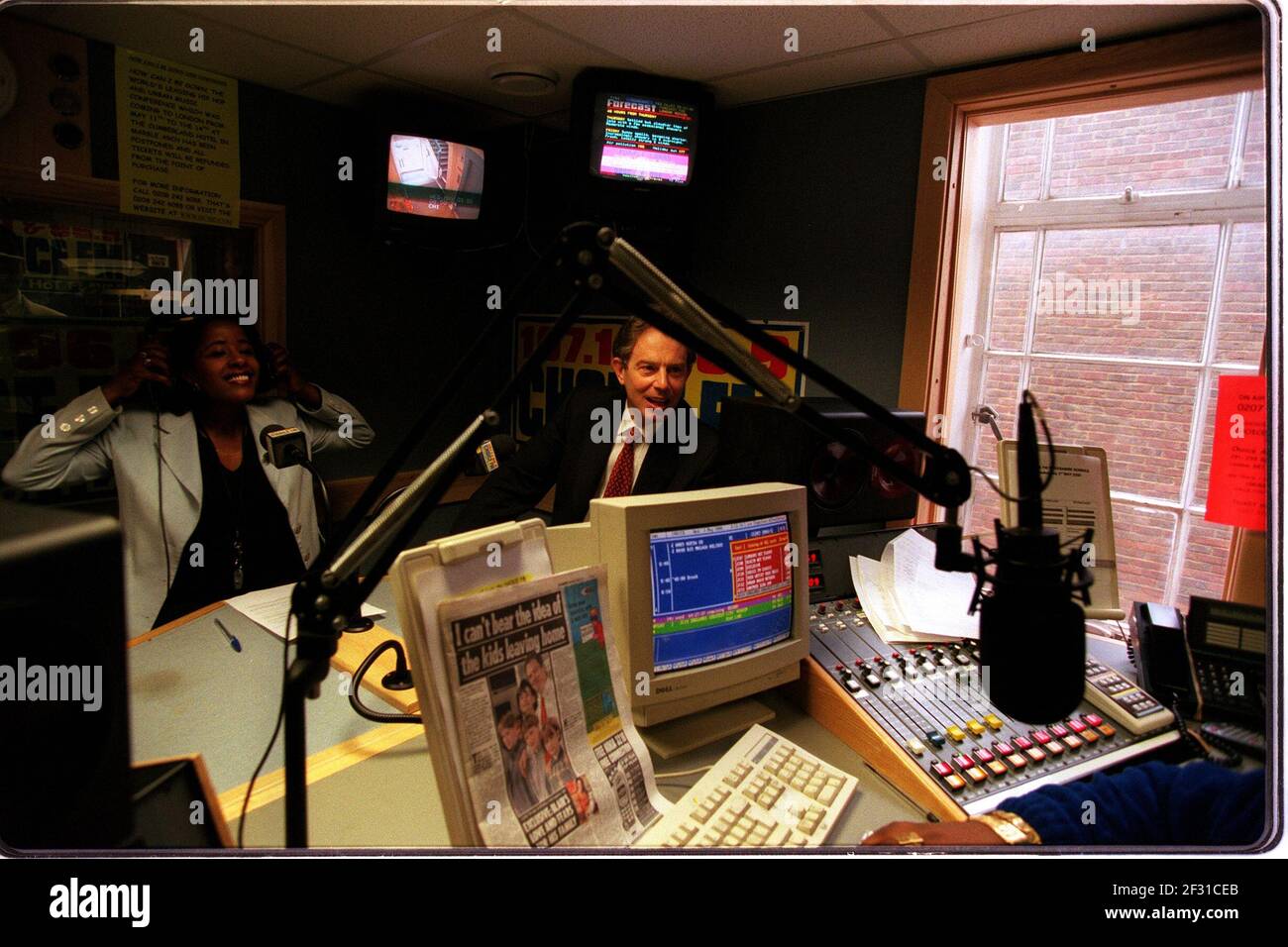 Tony Blair visite la station de radio FM de choix cette morination Photo  Stock - Alamy