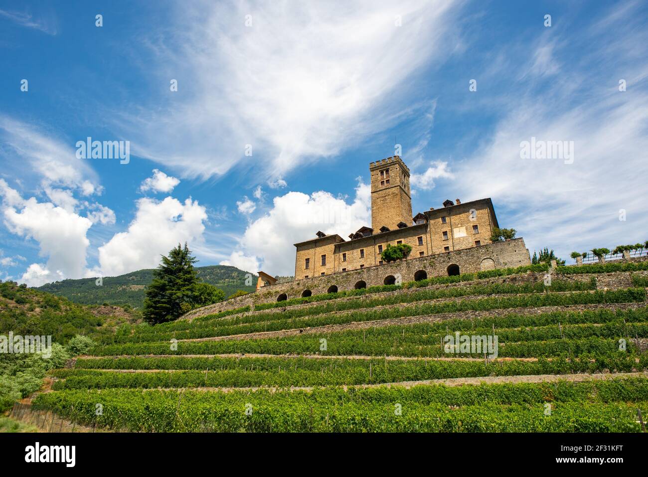 Le château de Sarre à Sarre, dans la vallée d'Aoste, en Italie, a été construit vers 1300 et a ensuite été acheté par la famille Savoia qui l'a utilisé comme domaine de chasse Banque D'Images