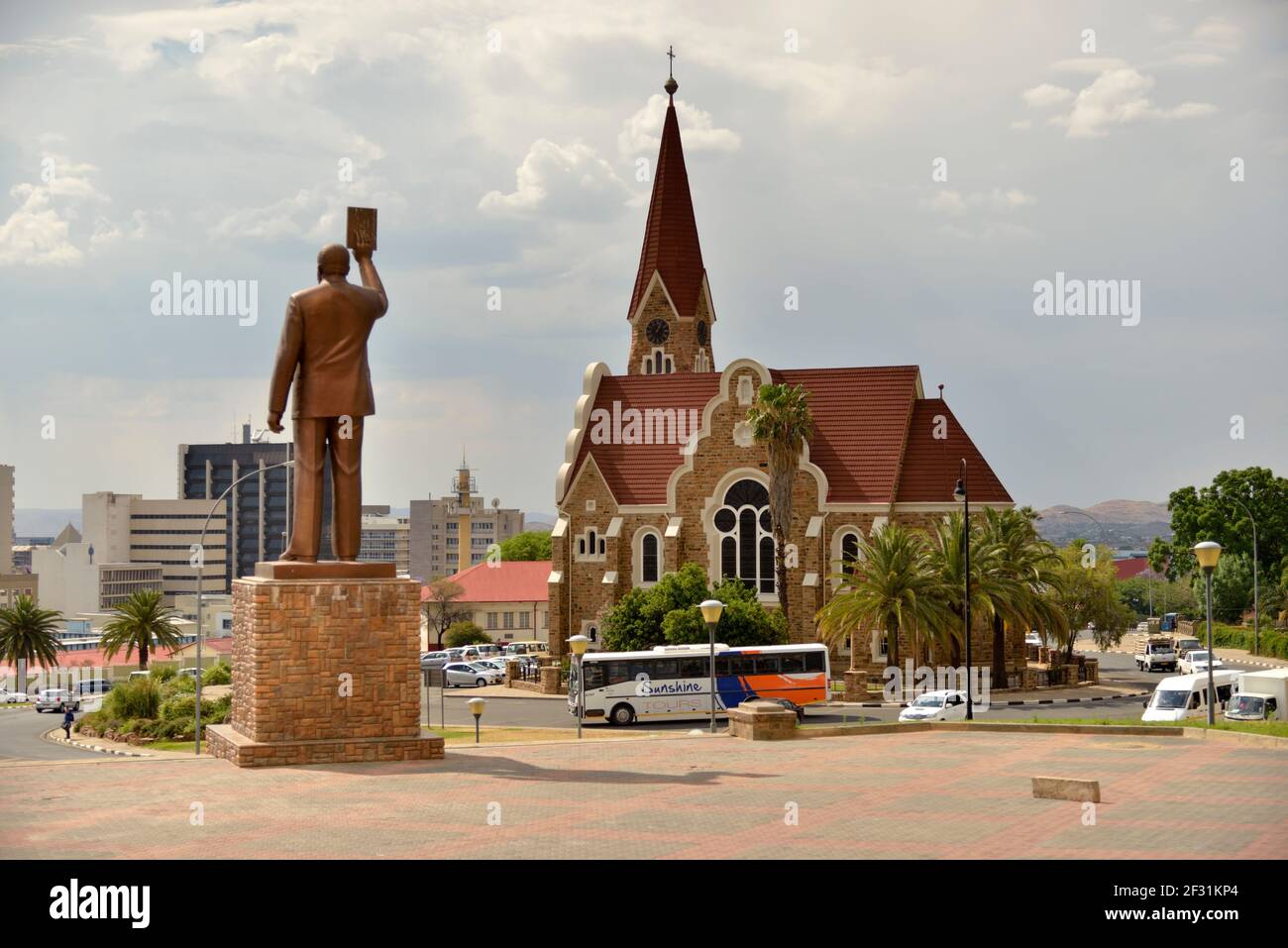 Géographie / Voyage, Namibie, statue de Sam Nujoma, président en chef de la république, en face de la ne, Additional-Rights-Clearance-Info-not-available Banque D'Images