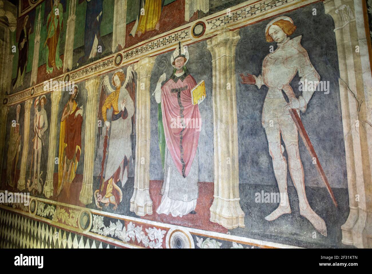 Peintures anciennes en plein air dans l'une des chambres du château de Fenis, Valle d'Aoste, Italie. Ces peintures se trouvent dans la salle de la chapelle, au premier étage Banque D'Images